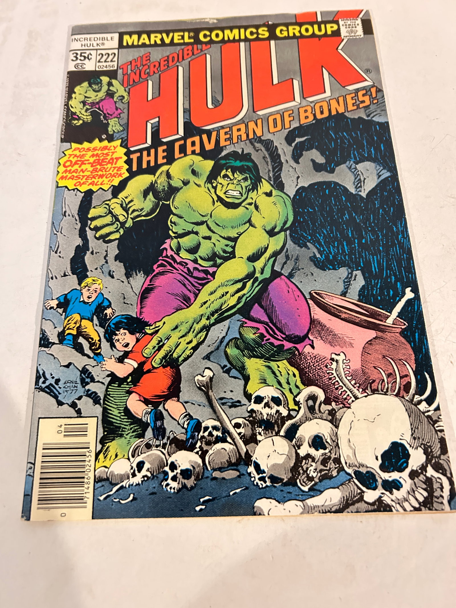Vintage Comic Book The Incredible Hulk # 222: Vintage Comic Book The Incredible Hulk # 222 Please view all photos as they are part of the description and condition of this Item, Feel free to contact me with questions or picture requests! Used Ite