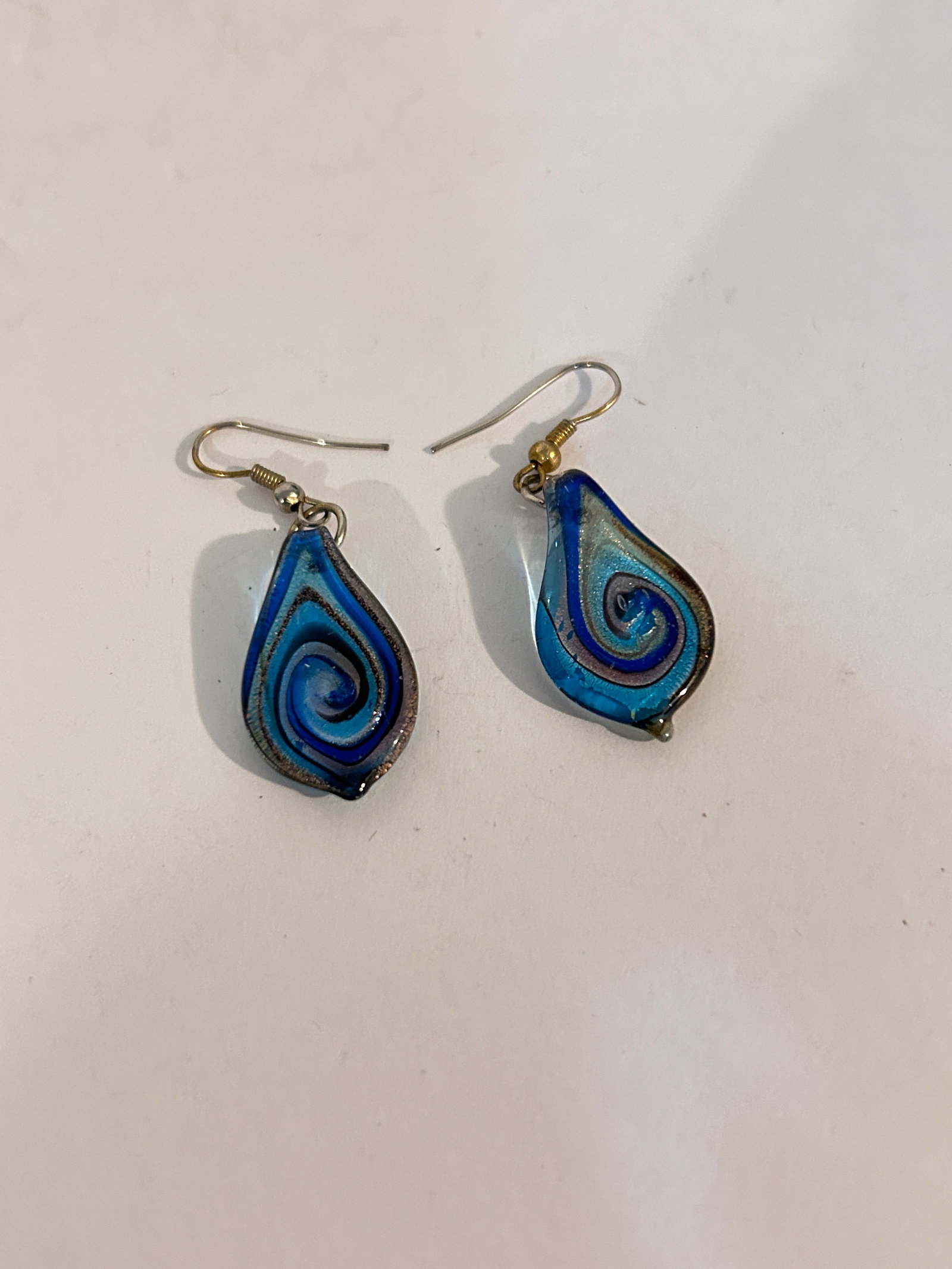 Vintage Murano blue glass Earrings: Vintage Murano blue glass Earrings Please view all photos as they are part of the description and condition of this Item, Feel free to contact me with questions or picture requests! Used Item AS IS
