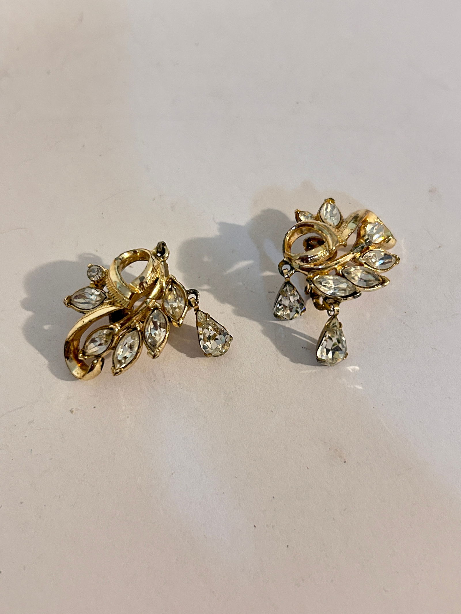 Vintage Gold Tone Rhinestone Coro Earrings: Vintage Gold Tone Rhinestone Coro Earrings Please view all photos as they are part of the description and condition of this Item, Feel free to contact me with questions or picture requests! Used Item