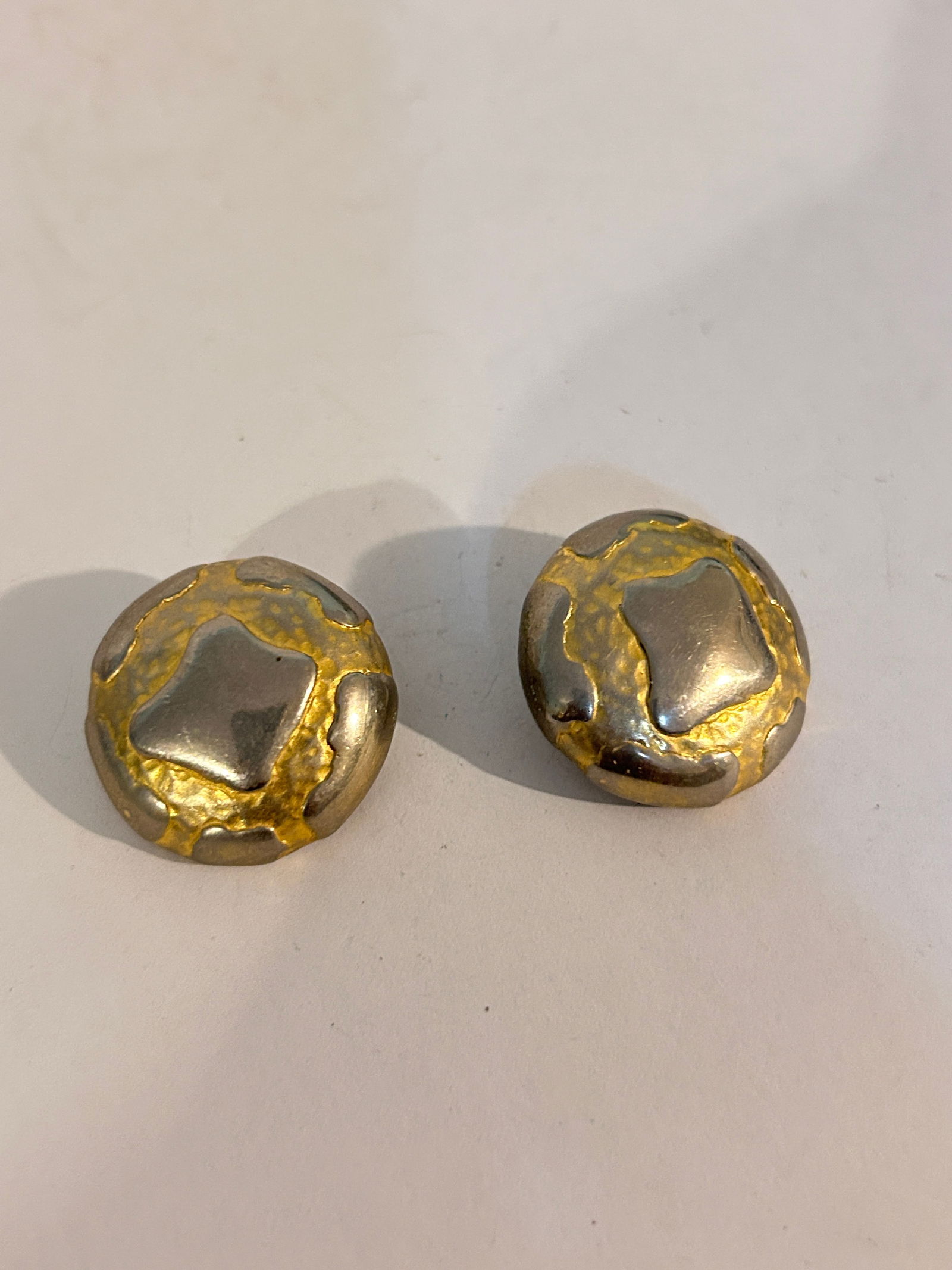 Erwin Pearl Vintage Clip On Earrings Chunky PEP Signed 1980s: Erwin Pearl Vintage Clip On Earrings Chunky PEP Signed 1980s Please view all photos as they are part of the description and condition of this Item, Feel free to contact me with questions or picture re