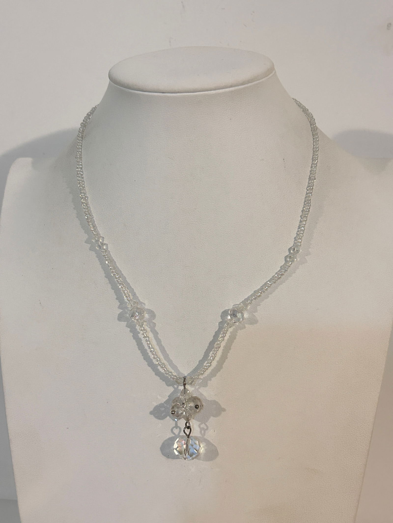 Vintage glass crystal bead Necklace 18": Vintage glass crystal bead Necklace 18" Please view all photos as they are part of the description and condition of this Item, Feel free to contact me with questions or picture requests! Used Item AS