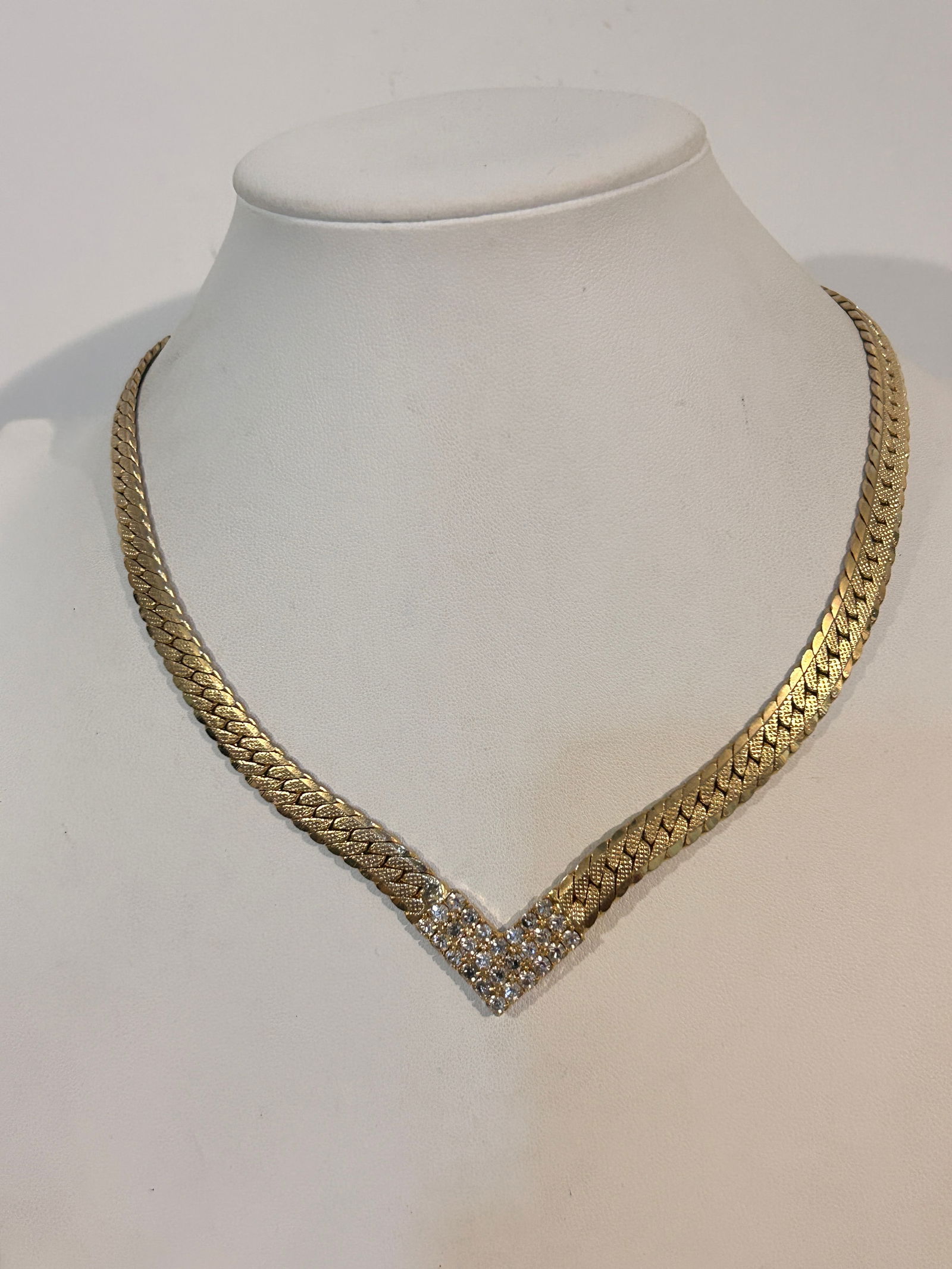 Vintage Gold tone made in Korea Rhinestone V Necklace 16": Vintage Gold tone made in Korea Rhinestone V Necklace 16" Please view all photos as they are part of the description and condition of this Item, Feel free to contact me with questions or picture reque