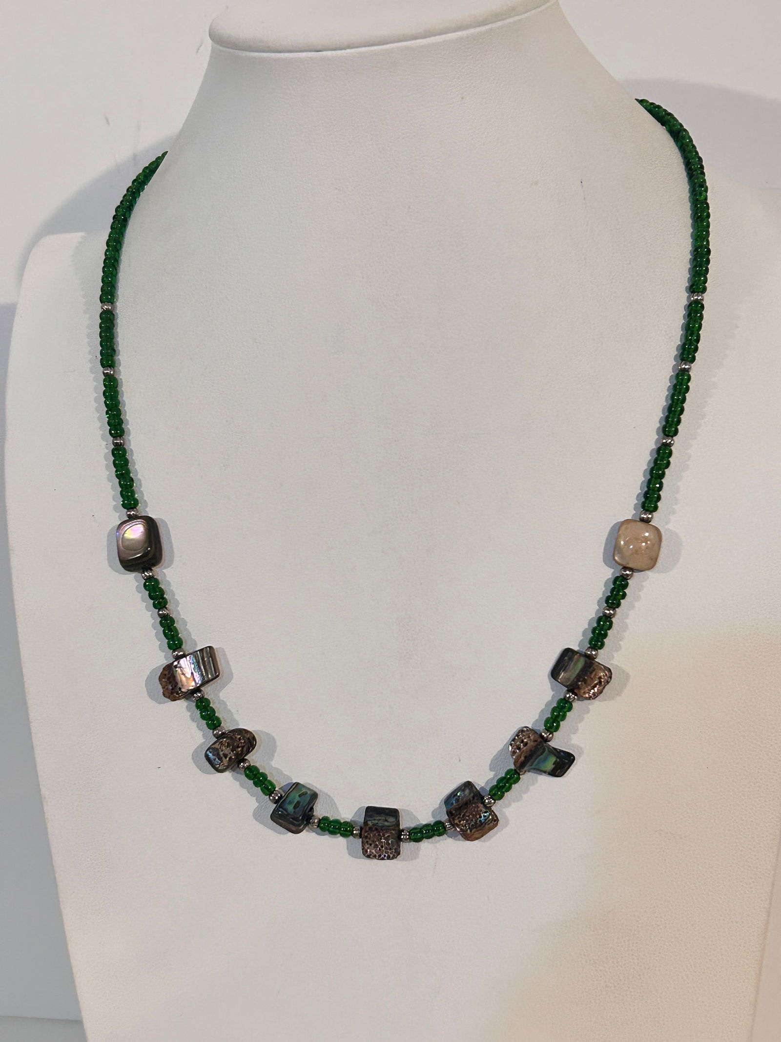 Vintage old mother of pearl bead Necklace 21": Vintage old mother of pearl bead Necklace 21" Please view all photos as they are part of the description and condition of this Item, Feel free to contact me with questions or picture requests! Used It