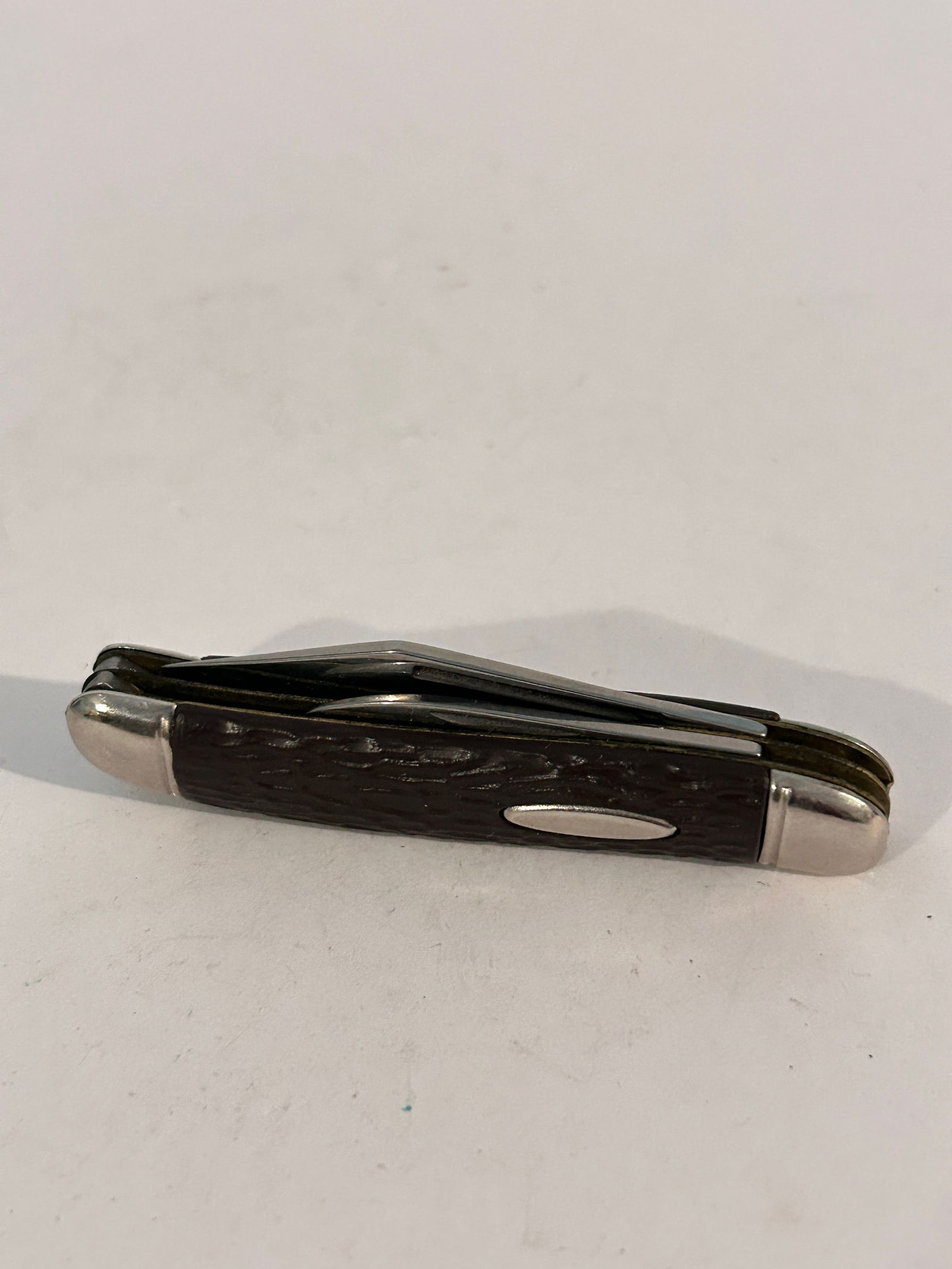 Vintage Imperial Ireland Knife: Vintage Imperial Ireland Knife Please view all photos as they are part of the description and condition of this Item, Feel free to contact me with questions or picture requests! Used Item AS IS