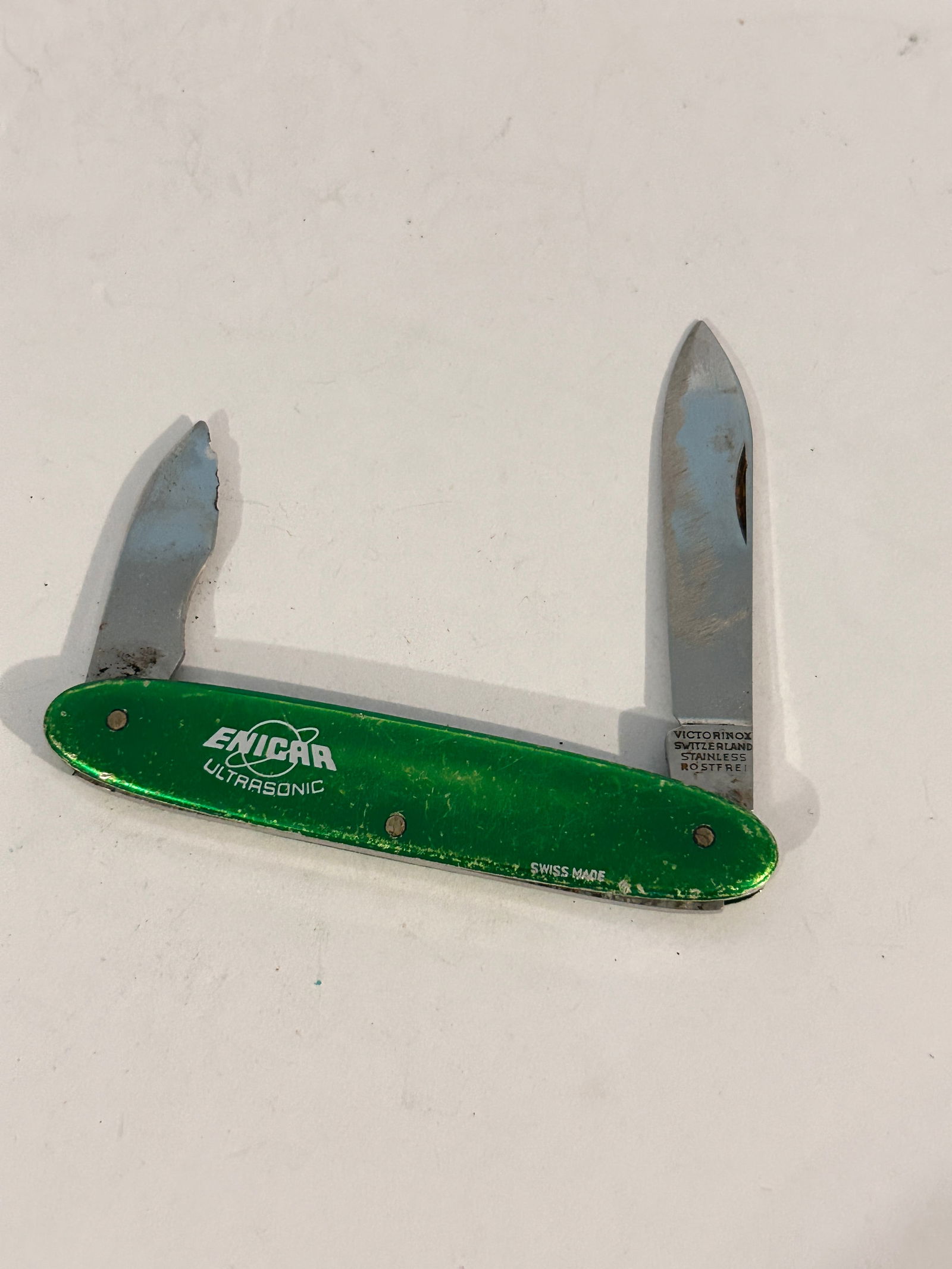 Vintage Victorinox Knife Victorea: Vintage Victorinox Knife Victorea Please view all photos as they are part of the description and condition of this Item, Feel free to contact me with questions or picture requests! Used Item AS IS