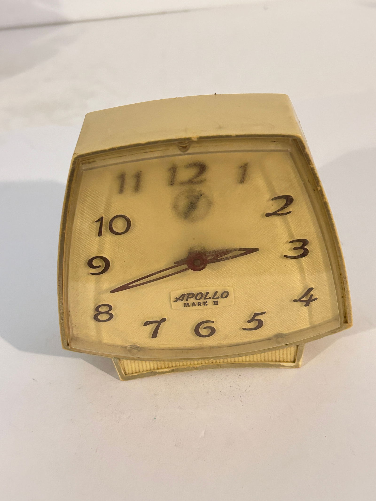 Vintage Apollo Mark 2 working Alarm Clock has a haze over the 12 (1 of 4)