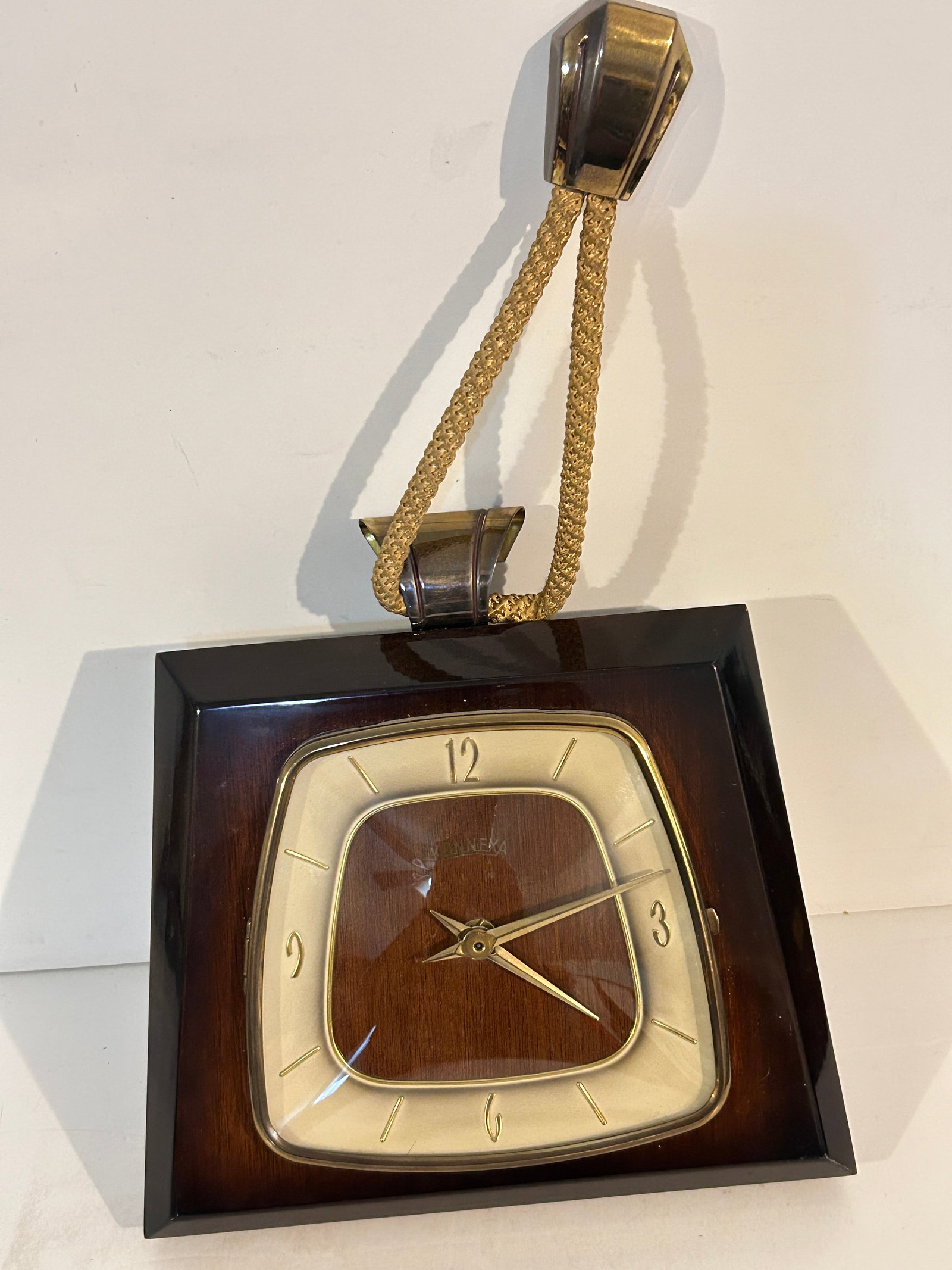Vintage Konnexa working wall clock: Vintage Konnexa working wall clock Please view all photos as they are part of the description and condition of this Item, Feel free to contact me with questions or picture requests! Used Item AS IS