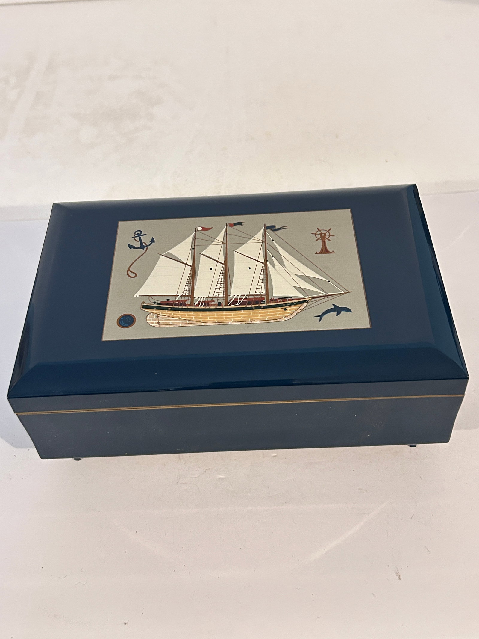 Vintage Otigiri Music Jewelry Box Acrylic boat picture: Vintage Otigiri Music Jewelry Box Acrylic boat picture Please view all photos as they are part of the description and condition of this Item, Feel free to contact me with questions or picture requests