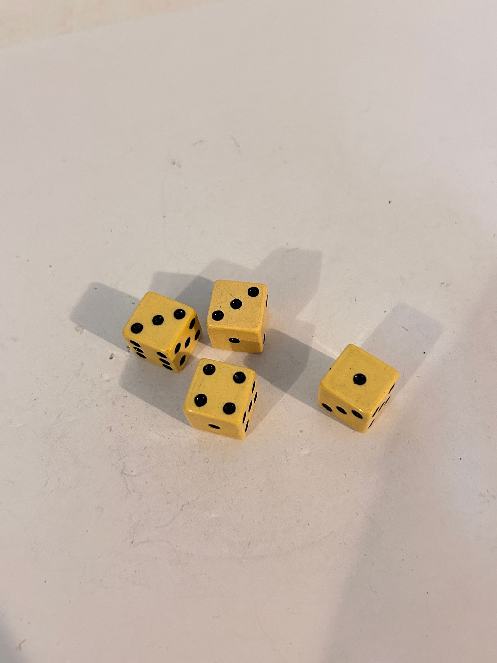 Vintage 4 Bakelite Dice: Vintage 4 Bakelite Dice Please view all photos as they are part of the description and condition of this Item, Feel free to contact me with questions or picture requests! Used Item AS IS