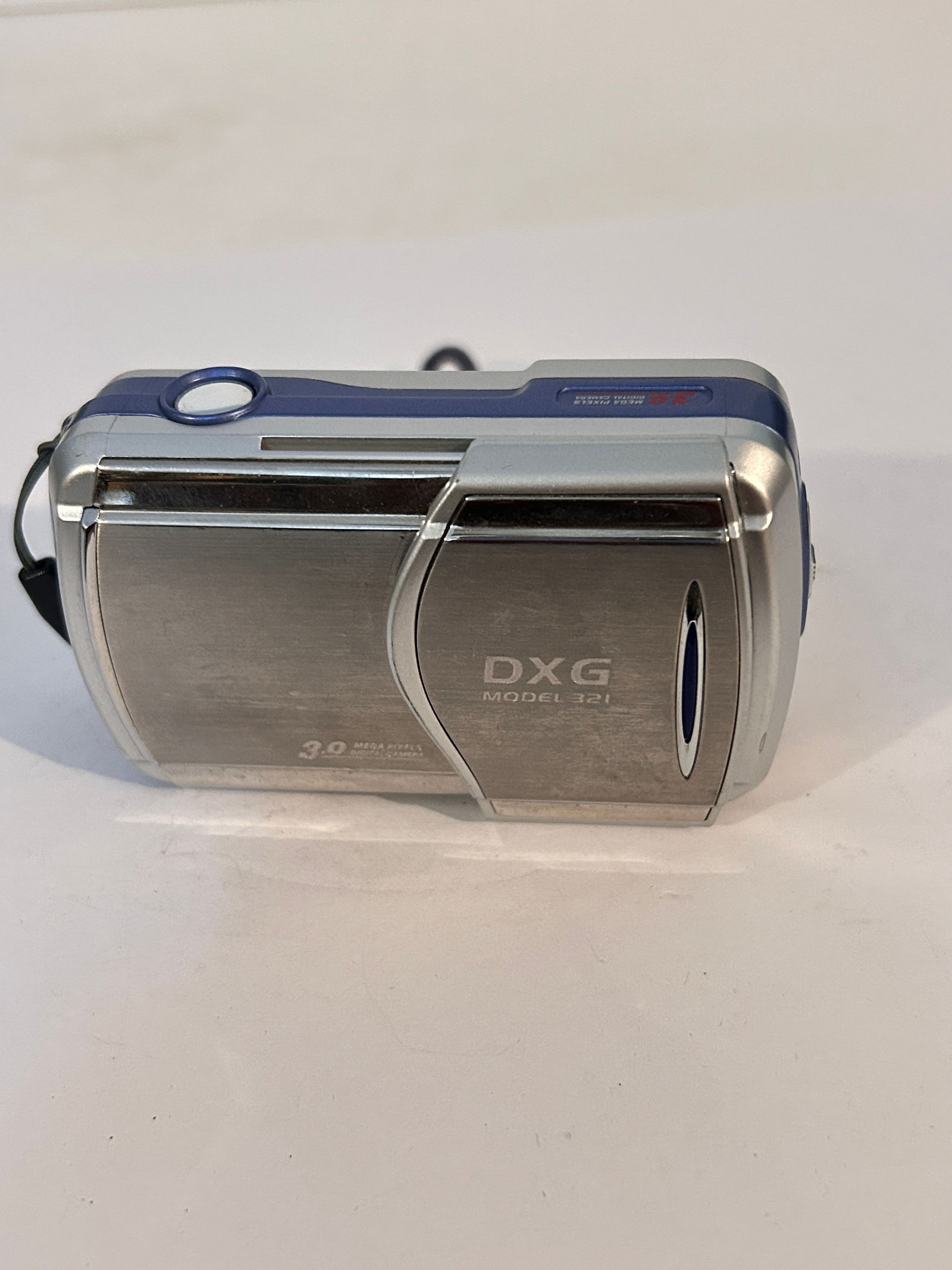 Vintage DXG model 321 Camera (1 of 5)