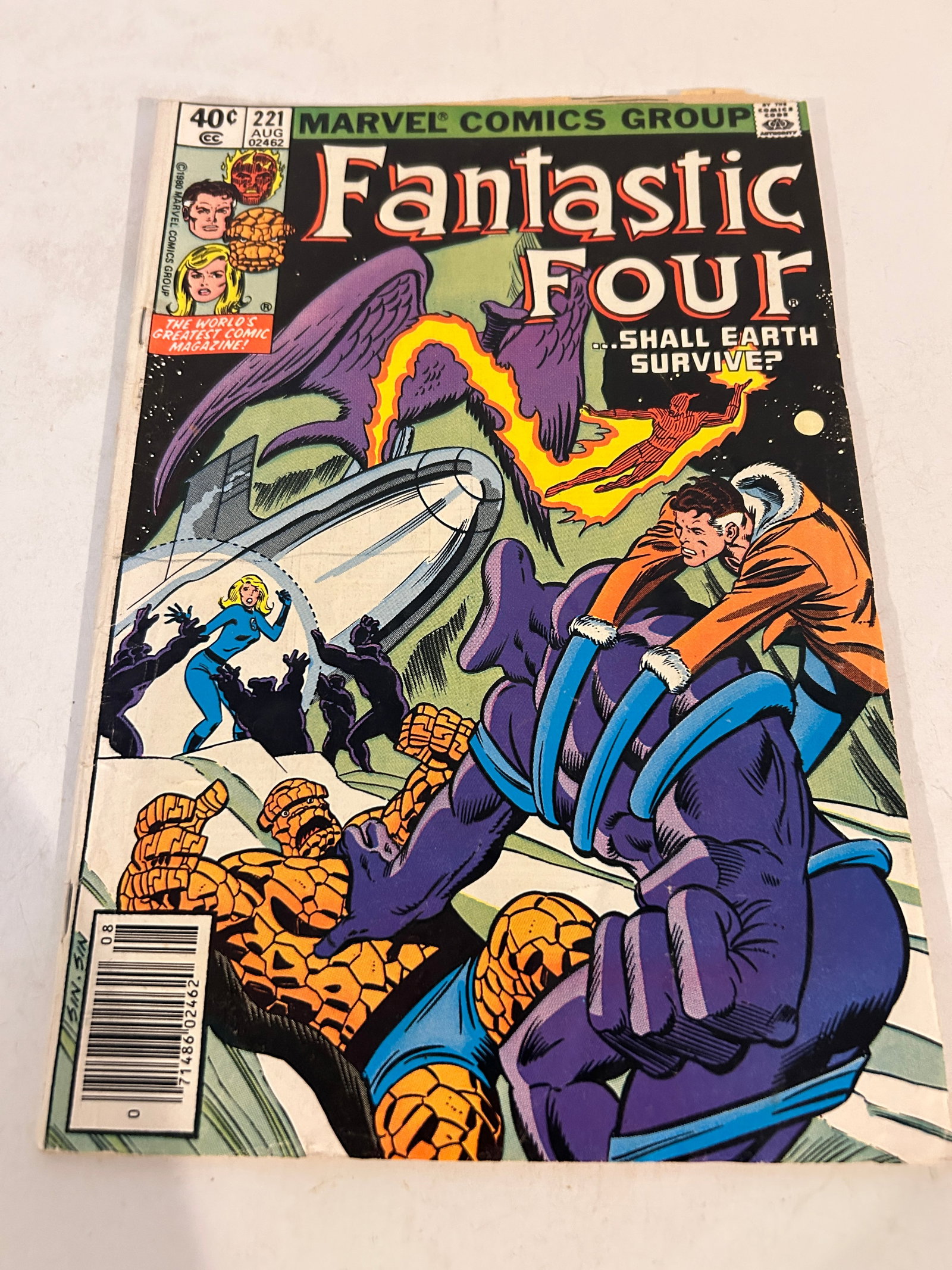 Vintage Comic Book Fantastic Four # 221: Vintage Comic Book Fantastic Four # 221 Please view all photos as they are part of the description and condition of this Item, Feel free to contact me with questions or picture requests! Used Item AS 