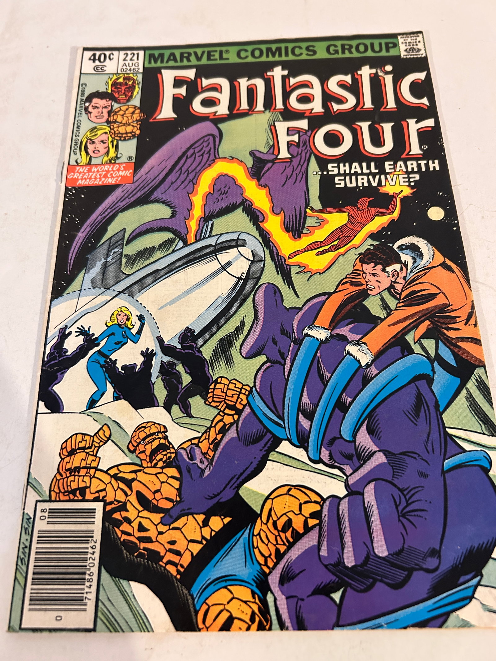 Vintage Comic Book Fantastic Four # 221: Vintage Comic Book Fantastic Four # 221 Please view all photos as they are part of the description and condition of this Item, Feel free to contact me with questions or picture requests! Used Item AS 