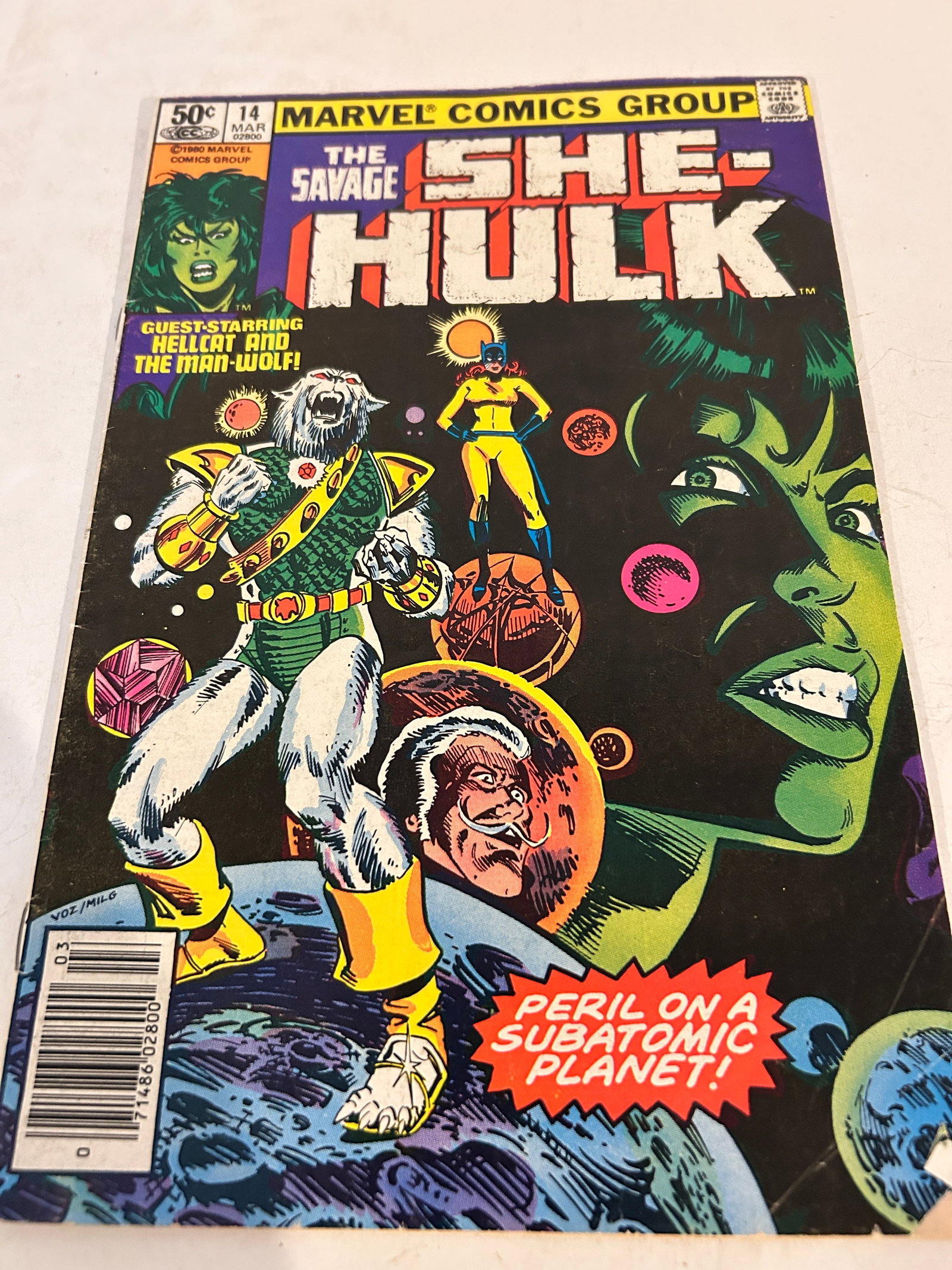 Vintage Comic Book The Savage She Hulk # 14: Vintage Comic Book The Savage She Hulk # 14 Please view all photos as they are part of the description and condition of this Item, Feel free to contact me with questions or picture requests! Used Item