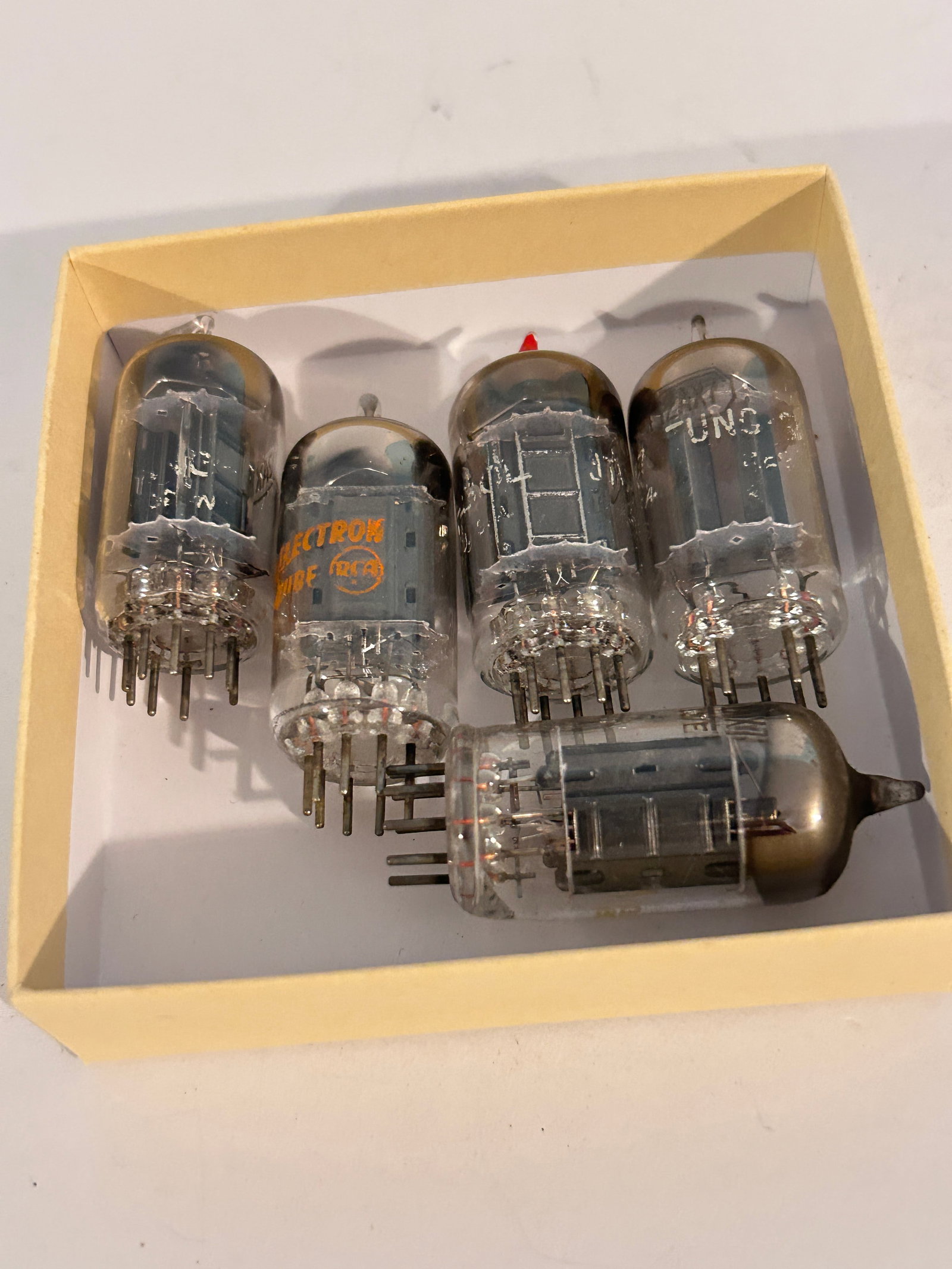 Vintage Lot of 5 12AX7 Vacuum Tubes: Vintage Lot of 5 12AX7 Vacuum Tubes Please view all photos as they are part of the description and condition of this Item, Feel free to contact me with questions or picture requests! Used Item AS IS