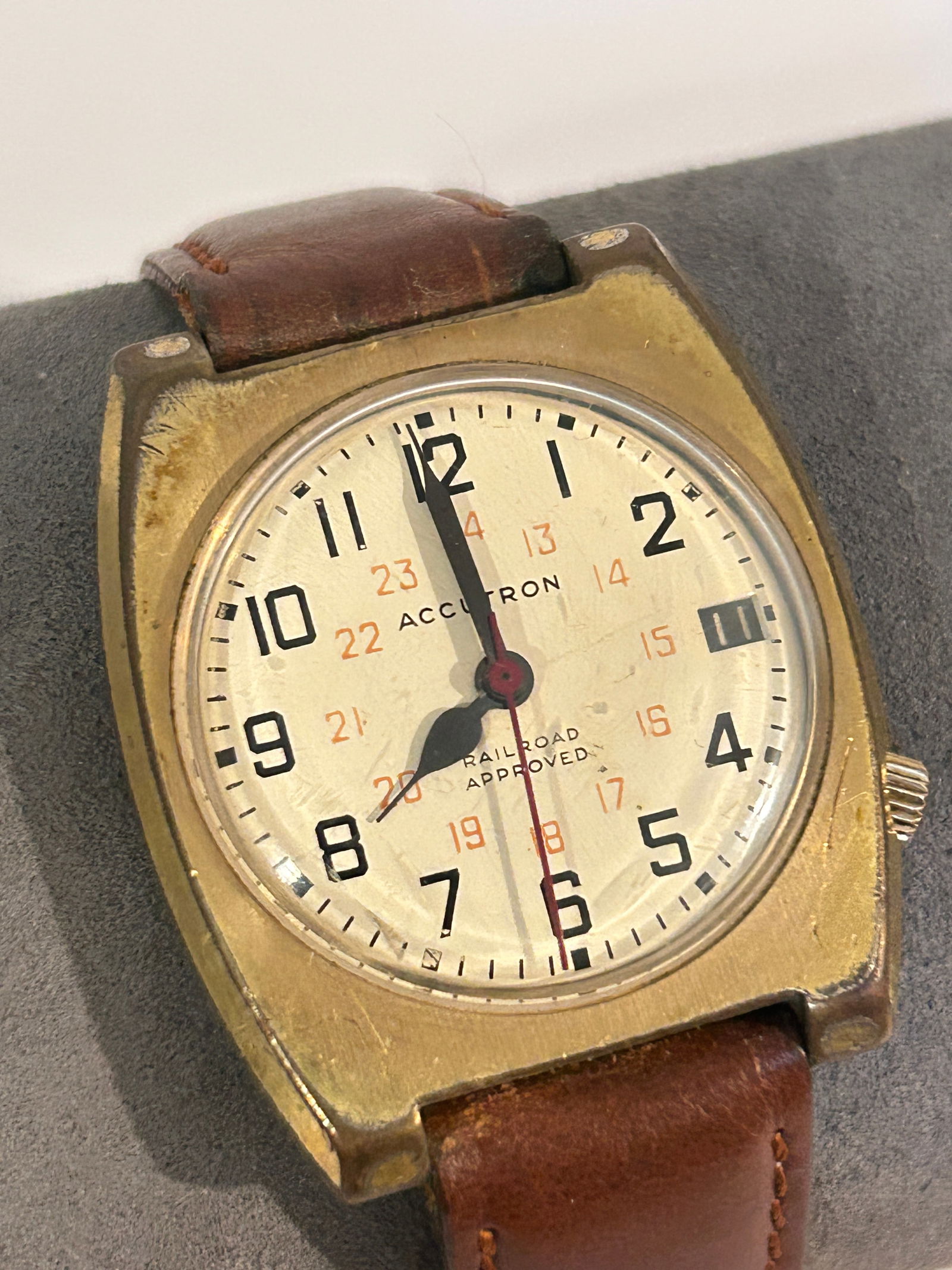 Vintage Bulova Railroad Approved Accutron Working Mens Wristwatch: Vintage Bulova Railroad Approved Accutron Working Mens Wristwatch Please view all photos as they are part of the description and condition of this Item, Feel free to contact me with questions or pictu