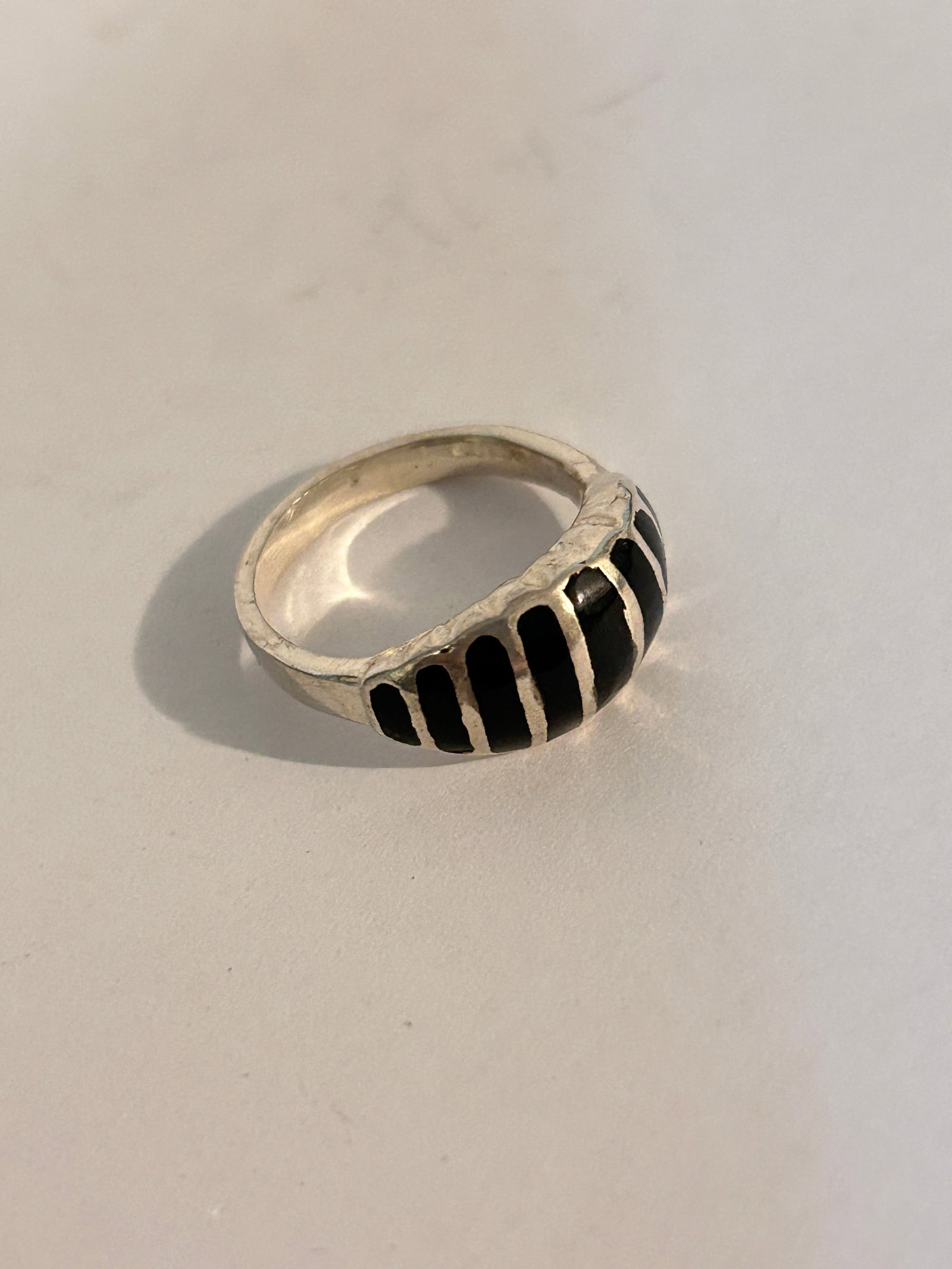 Vintage Sterling Silver Onyx Ring Sz 5.6 thailand: Vintage Sterling Silver Onyx Ring Sz 5.6 thailand Please view all photos as they are part of the description and condition of this Item, Feel free to contact me with questions or picture requests! Use