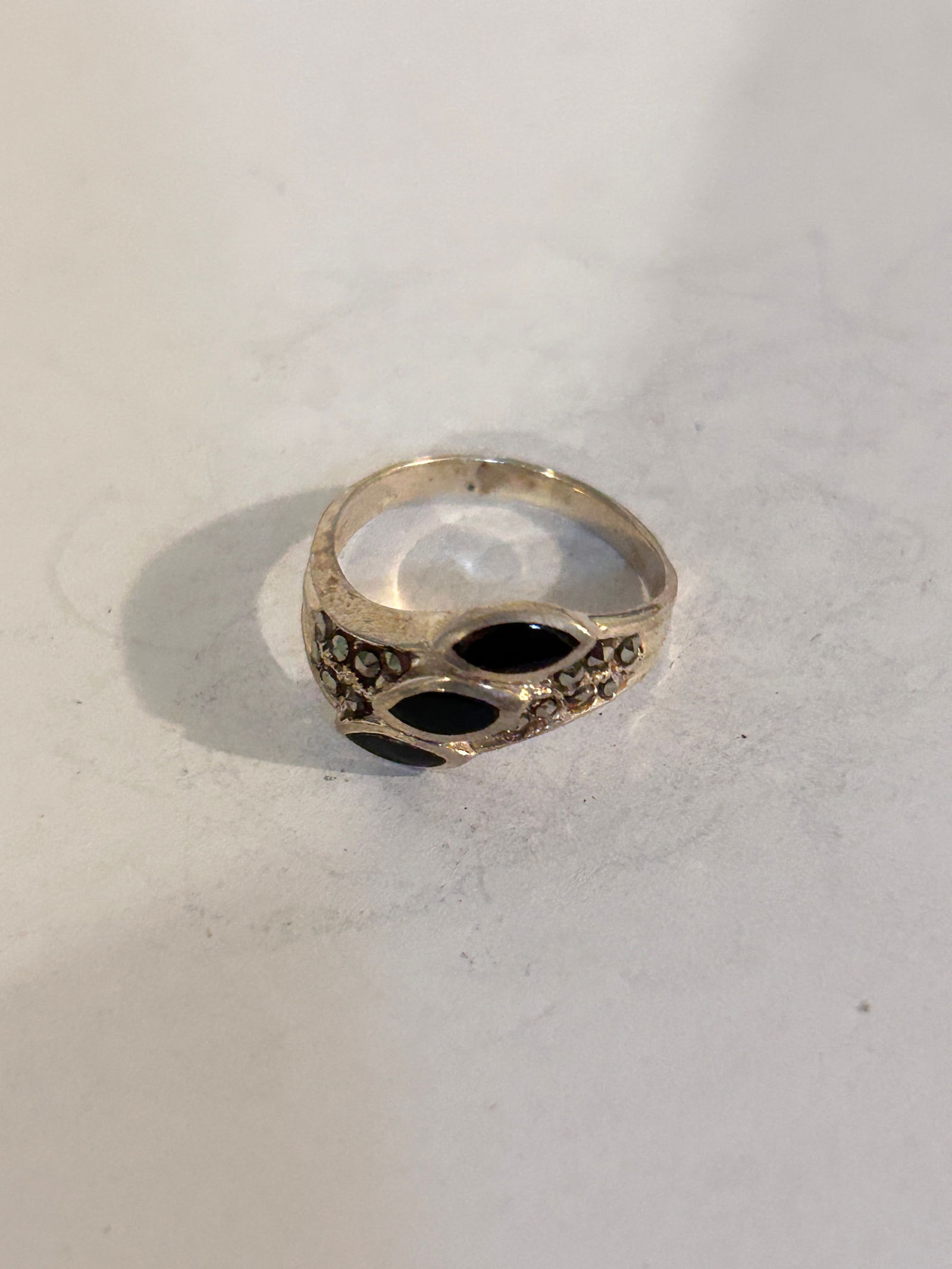 Vintage Sterling Silver Marcasite onyx Ring Sz 6: Vintage Sterling Silver Marcasite onyx Ring Sz 6 Please view all photos as they are part of the description and condition of this Item, Feel free to contact me with questions or picture requests! Used