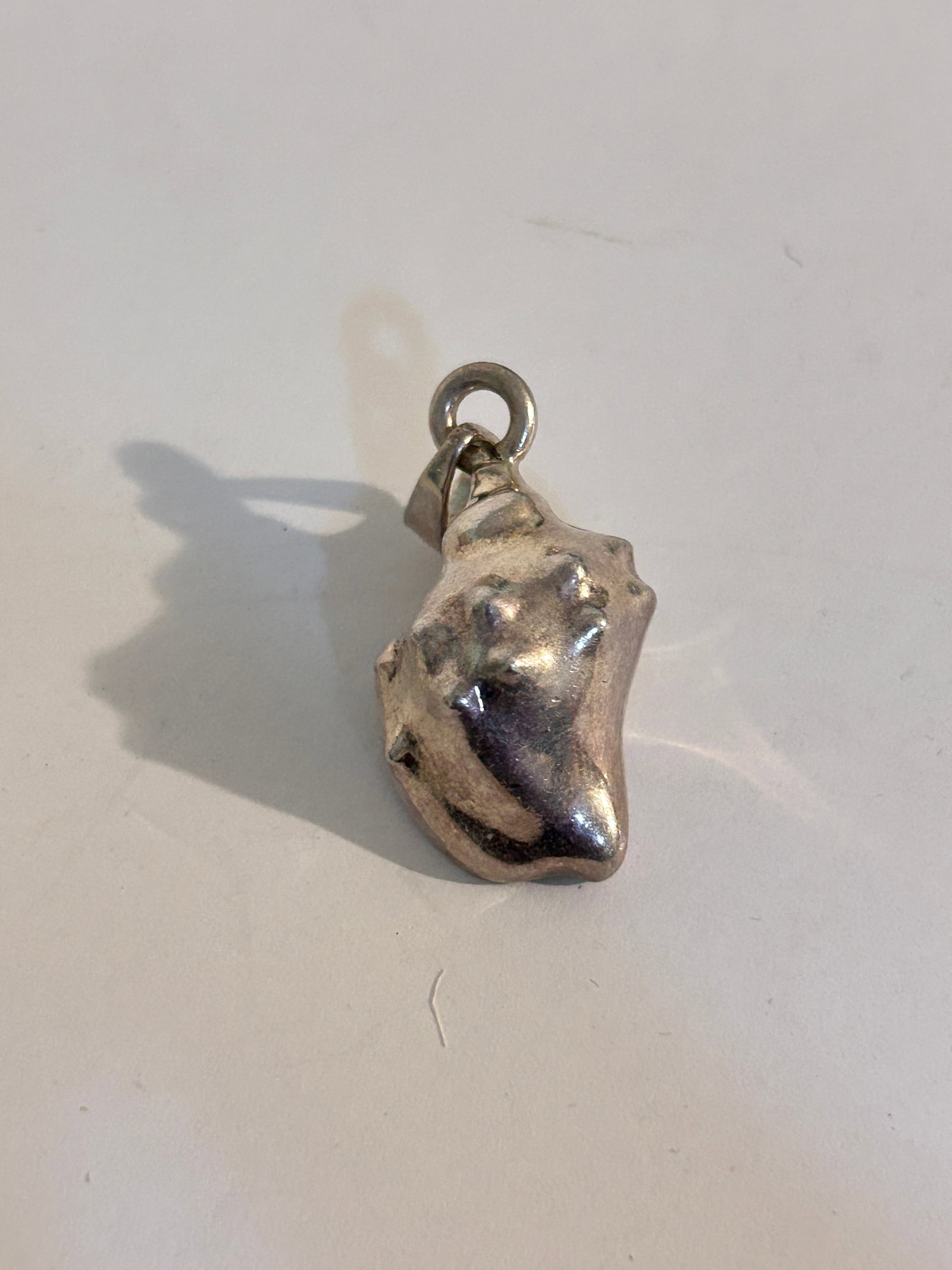 Vintage Sterling Silver clam shell Pendant: Vintage Sterling Silver clam shell Pendant Please view all photos as they are part of the description and condition of this Item, Feel free to contact me with questions or picture requests! Used Item 