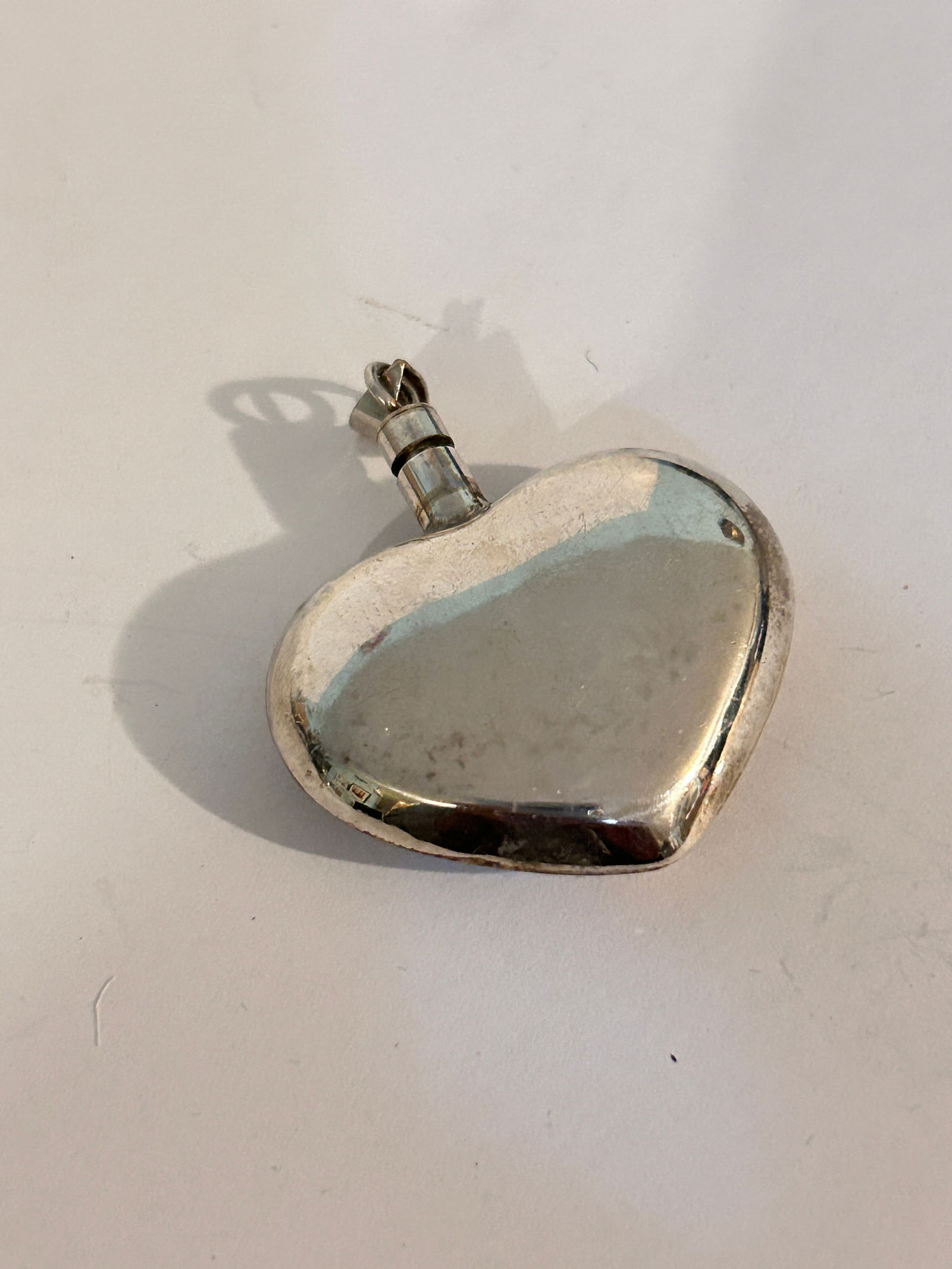 Vintage Sterling Silver heart perfume / snuff Pendant: Vintage Sterling Silver heart perfume / snuff Pendant Please view all photos as they are part of the description and condition of this Item, Feel free to contact me with questions or picture requests!