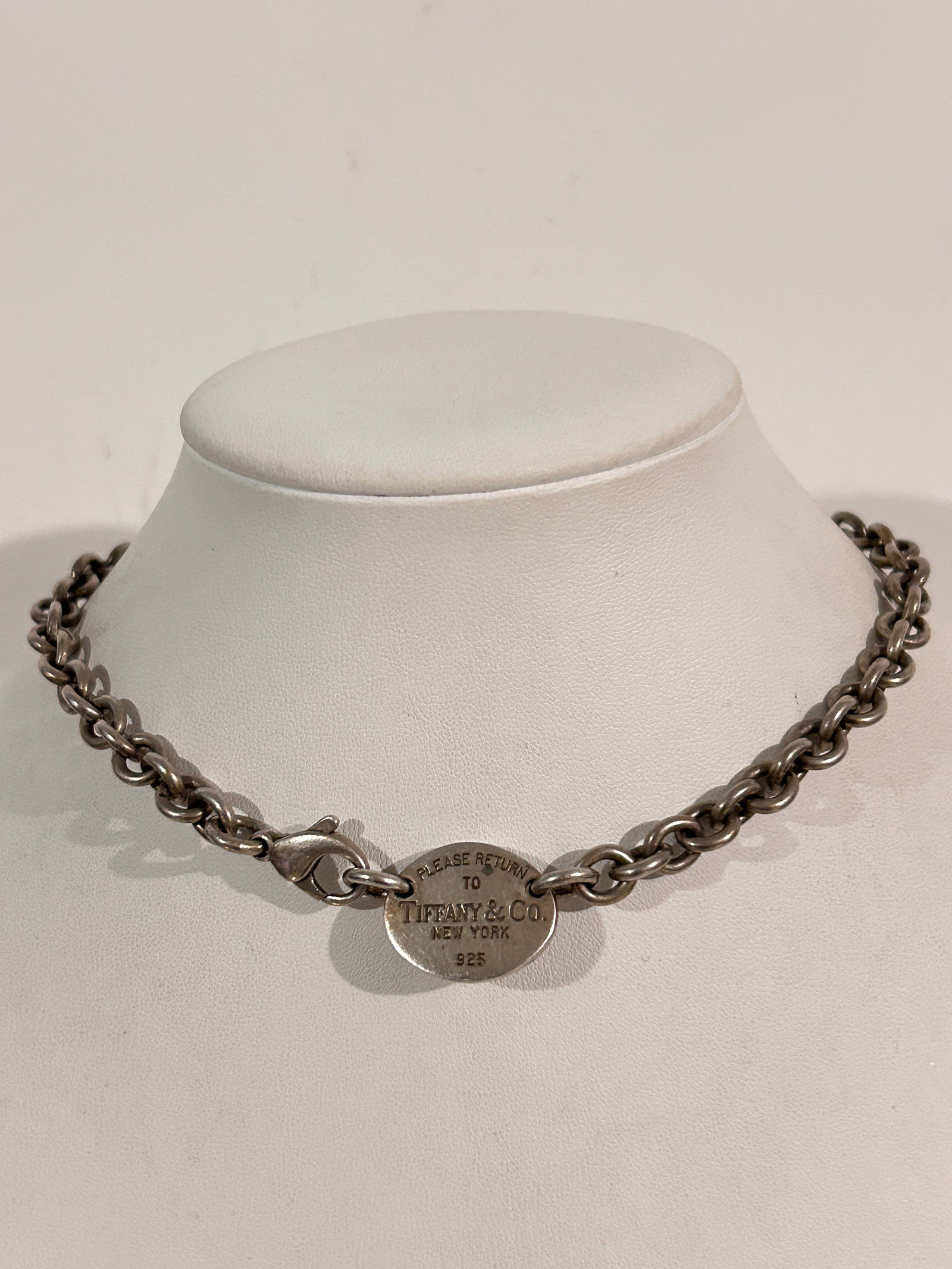 Tiffany & Co Sterling Silver Return to Tiffany Oval Tag Link Necklace 15.5": Tiffany & Co Sterling Silver Return to Tiffany Oval Tag Link Necklace 15.5" Please view all photos as they are part of the description and condition of this Item, Feel free to contact me with question
