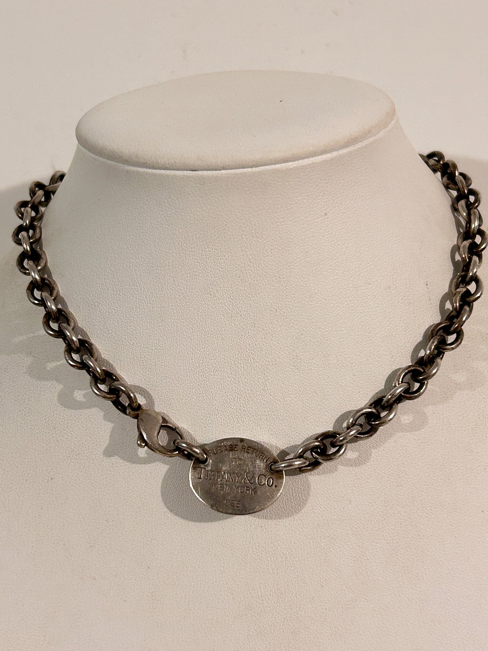 Tiffany & Co Sterling Silver Return to Tiffany Oval Tag Link Necklace 15.5": Tiffany & Co Sterling Silver Return to Tiffany Oval Tag Link Necklace 15.5" Please view all photos as they are part of the description and condition of this Item, Feel free to contact me with question