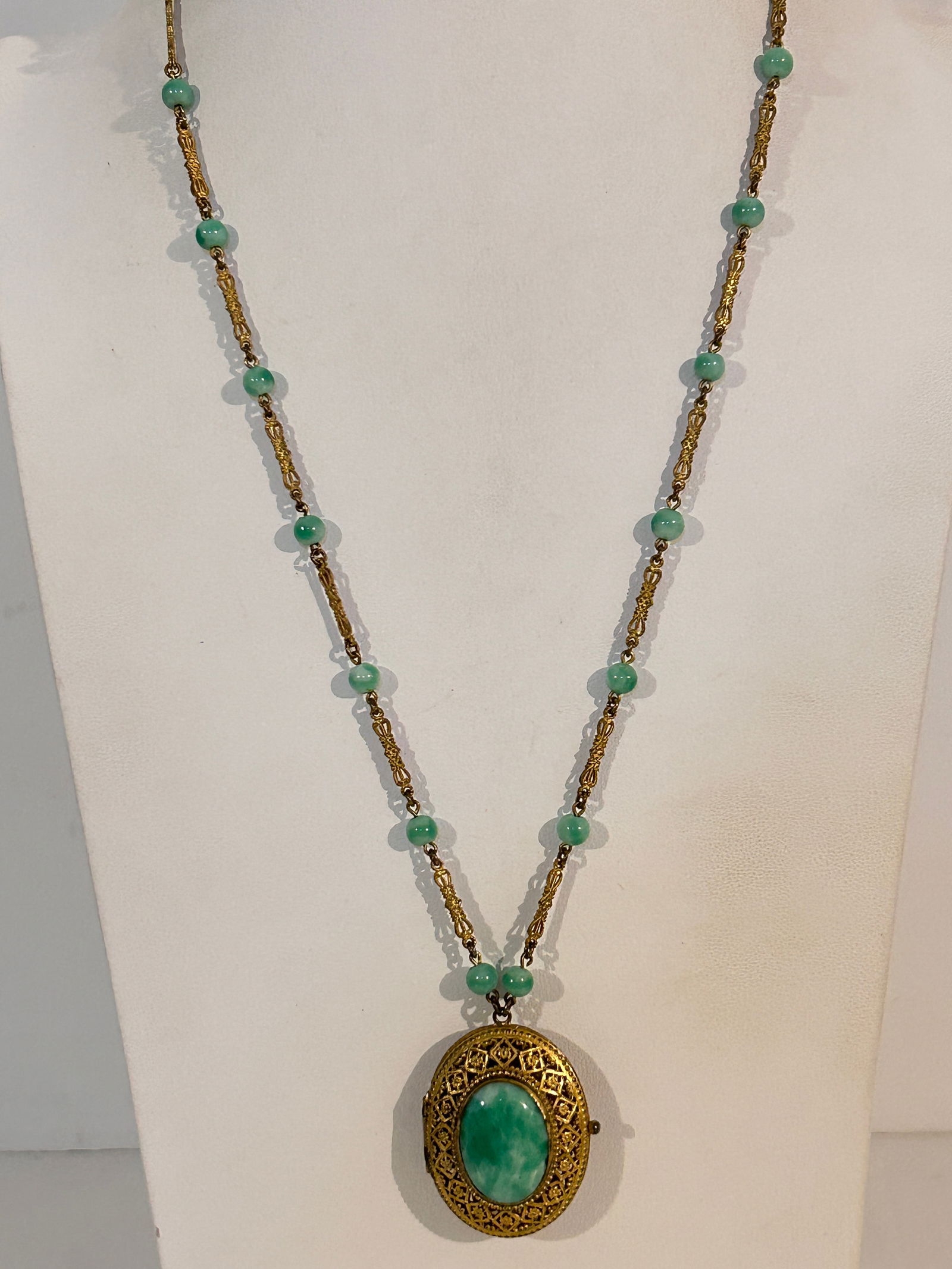 Vintage 1900s brass green glass pendant locket gold tone Necklace Sz 24": Vintage 1900s brass green glass pendant locket gold tone Necklace Sz 24" Please view all photos as they are part of the description and condition of this Item, Feel free to contact me with questions o