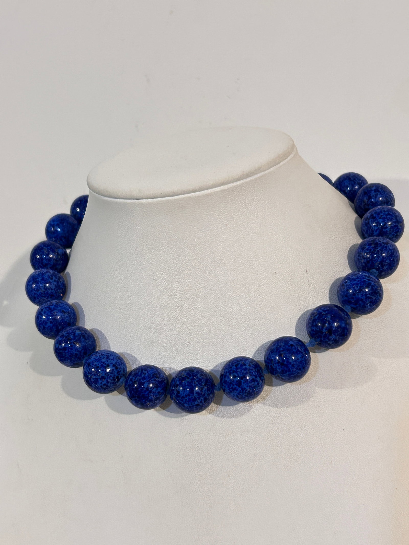 Vintage heavy Lapis Blue choker Necklace Sz 15": Vintage heavy Lapis Blue choker Necklace Sz 15" Please view all photos as they are part of the description and condition of this Item, Feel free to contact me with questions or picture requests! Used 