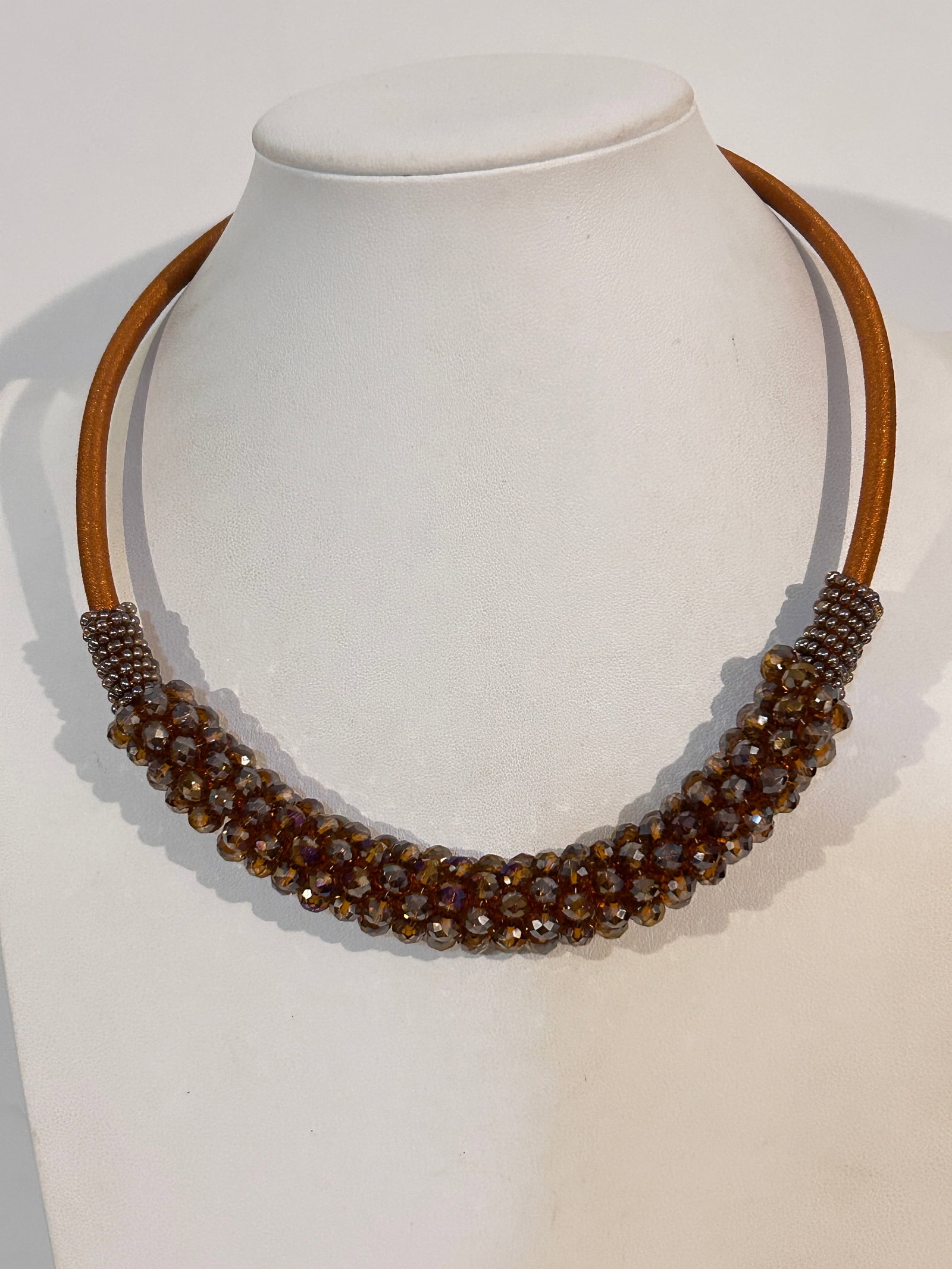 Vintage Crystal choker Necklace Sz 15": Vintage Crystal choker Necklace Sz 15" Please view all photos as they are part of the description and condition of this Item, Feel free to contact me with questions or picture requests! Used Item AS I