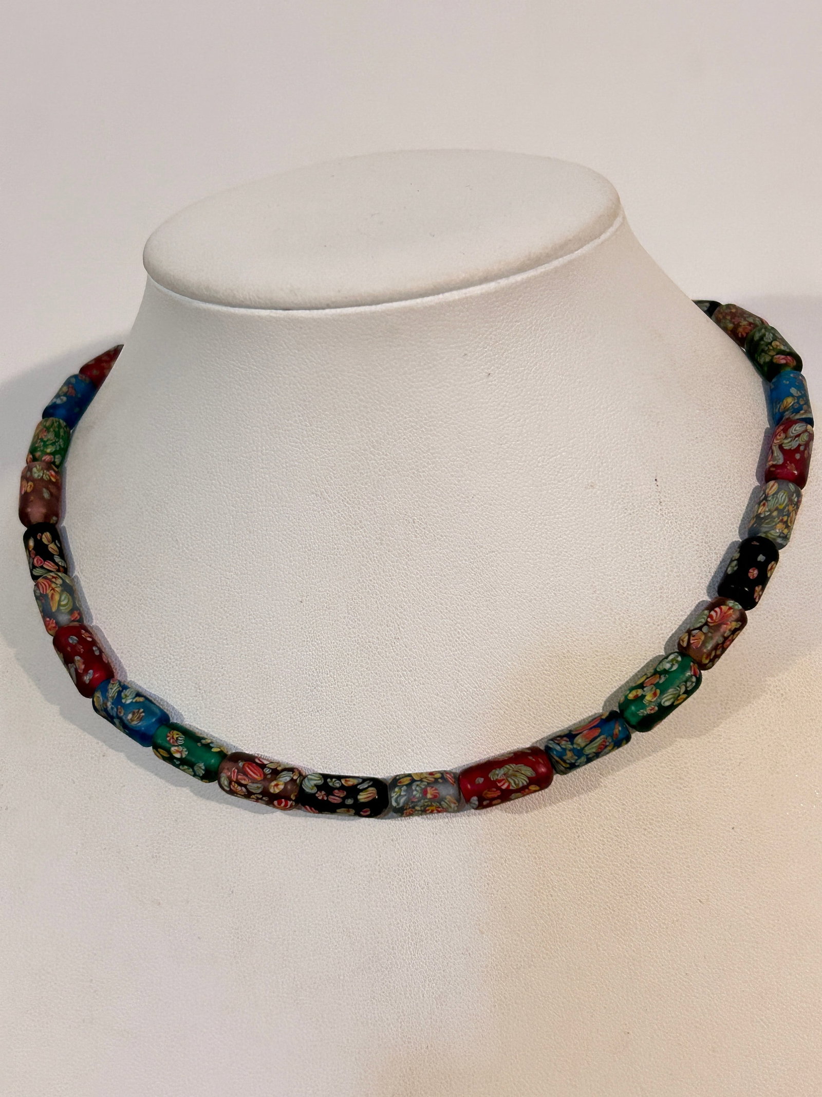 Vintage Murano Necklace Sz 15": Vintage Murano Necklace Sz 15" Please view all photos as they are part of the description and condition of this Item, Feel free to contact me with questions or picture requests! Used Item AS IS