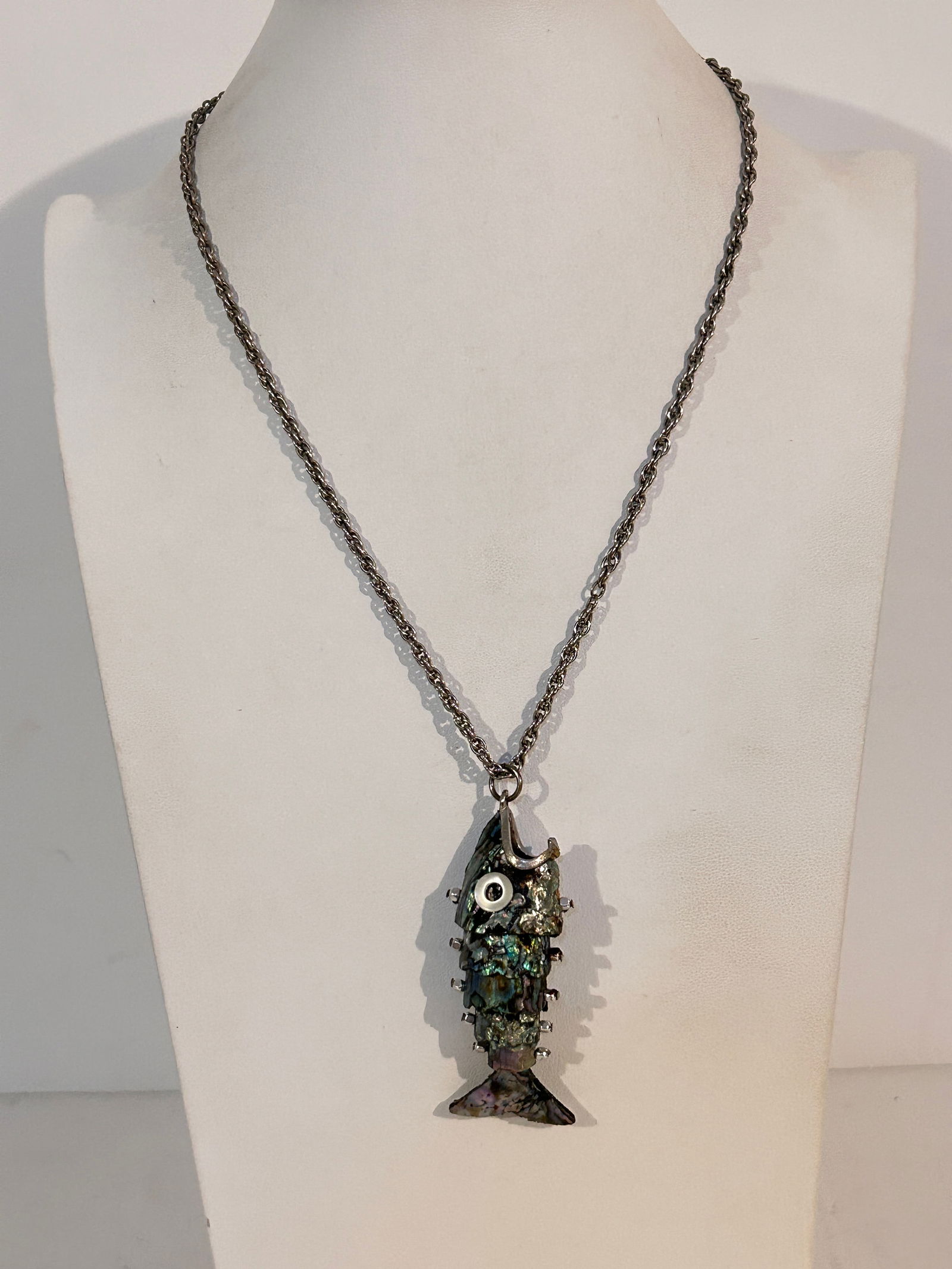 Vintage Abalone Koi fish pendant Necklace Sz 22": Vintage Abalone Koi fish pendant Necklace Sz 22" Please view all photos as they are part of the description and condition of this Item, Feel free to contact me with questions or picture requests! Used