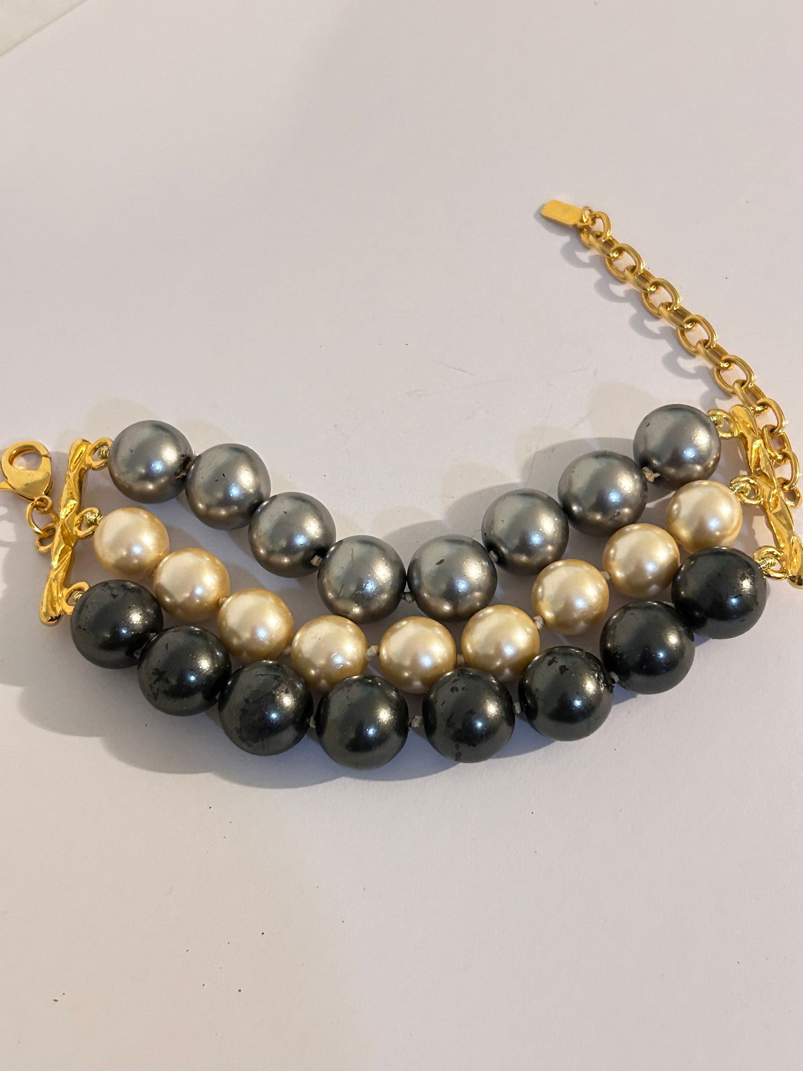 Vintage Escada Gold Tone Faux Pearl Bracelet 8": Vintage Escada Gold Tone Faux Pearl Bracelet 8" Please view all photos as they are part of the description and condition of this Item, Feel free to contact me with questions or picture requests! Used