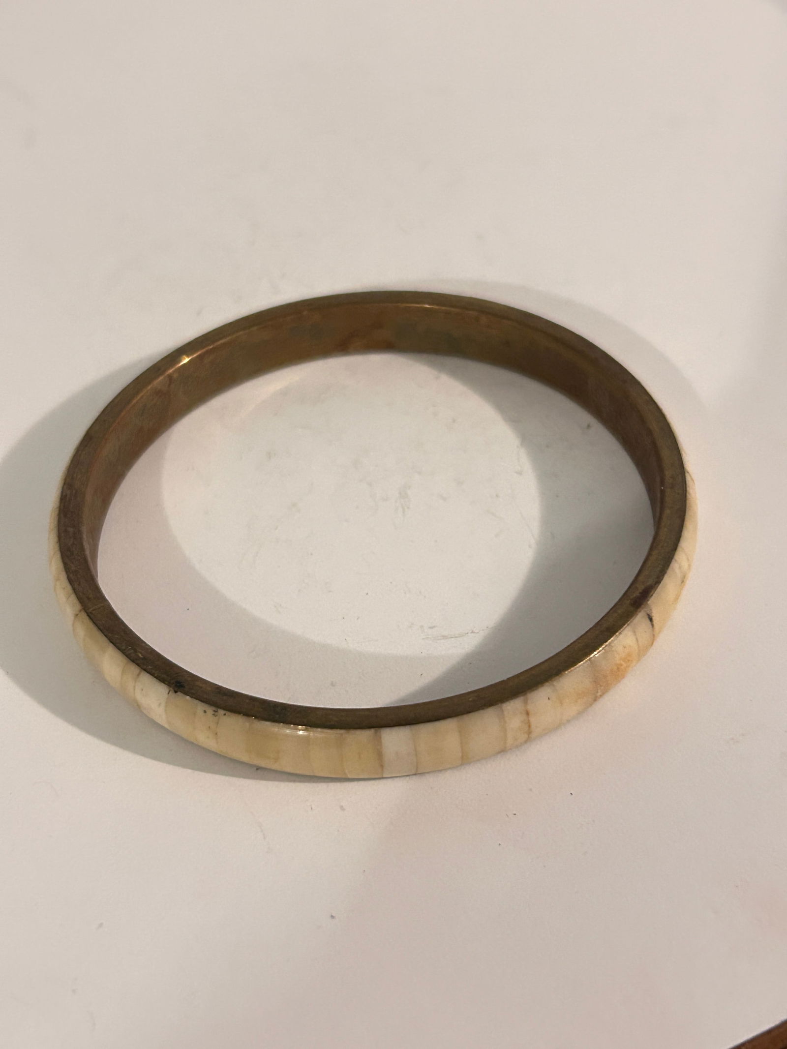 Vintage Bone Brass bangle Bracelet 8": Vintage Bone Brass bangle Bracelet 8" Please view all photos as they are part of the description and condition of this Item, Feel free to contact me with questions or picture requests! Used Item AS IS