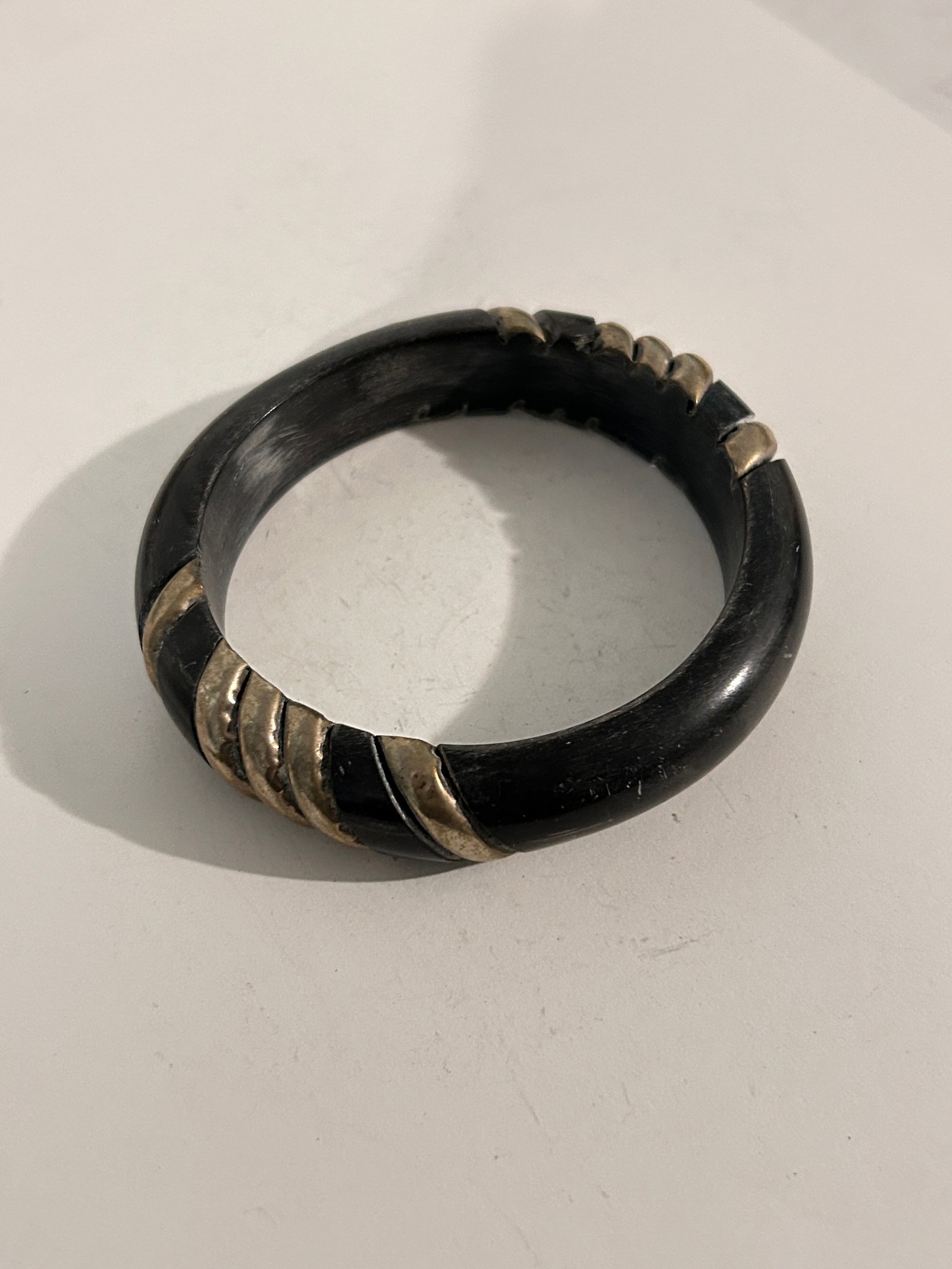 Vintage Acrylic Black Bracelet 7": Vintage Acrylic Black Bracelet 7" Please view all photos as they are part of the description and condition of this Item, Feel free to contact me with questions or picture requests! Used Item AS IS