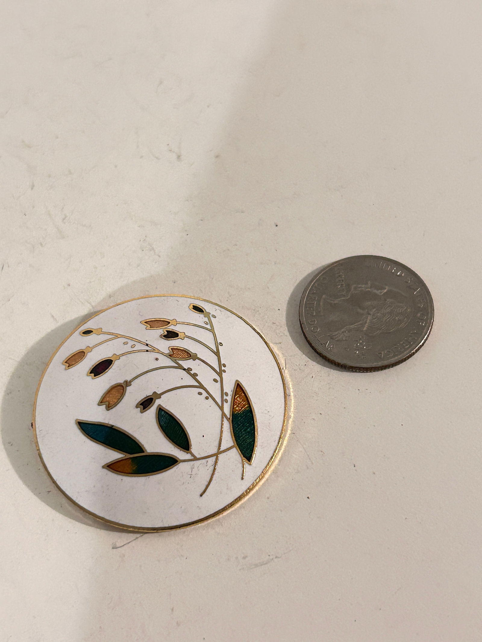 Vintage Cloisonne Enamel Brooch: Vintage Cloisonne Enamel Brooch Please view all photos as they are part of the description and condition of this Item, Feel free to contact me with questions or picture requests! Used Item AS IS