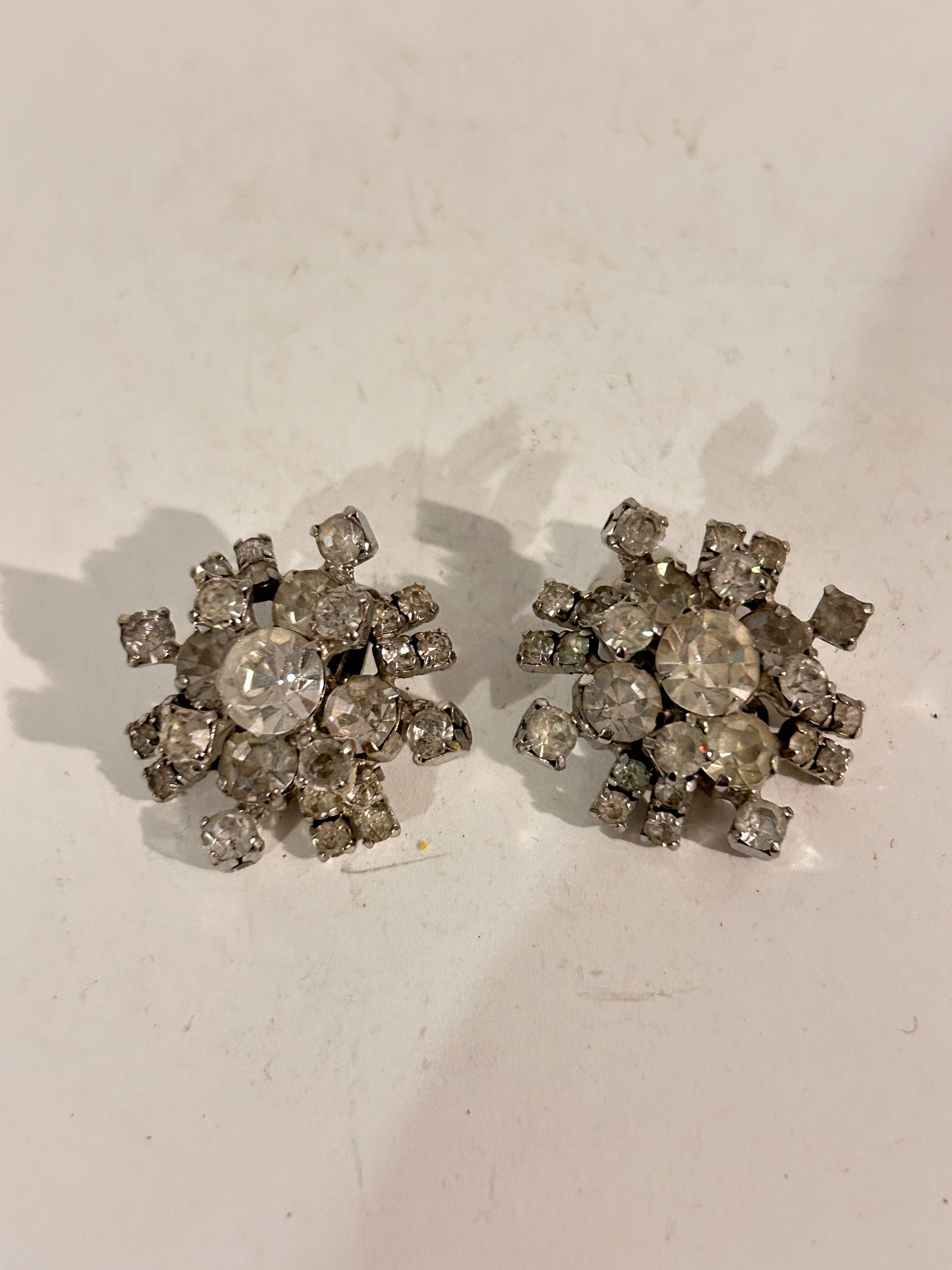 Vintage Rhinestone Earrings: Vintage Rhinestone Earrings Please view all photos as they are part of the description and condition of this Item, Feel free to contact me with questions or picture requests! Used Item AS IS