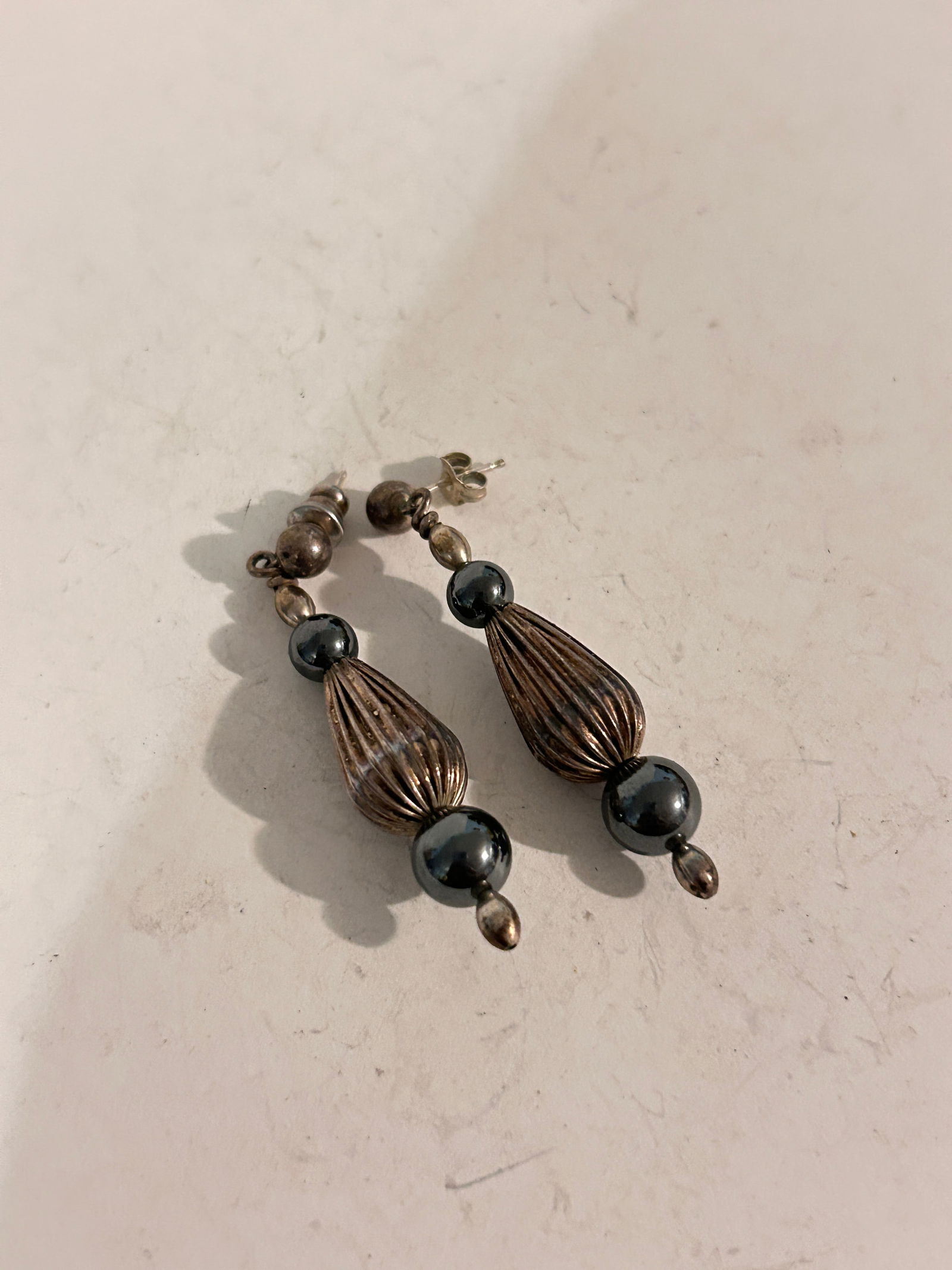 Vintage Silver Tone Earrings: Vintage Silver Tone Earrings Please view all photos as they are part of the description and condition of this Item, Feel free to contact me with questions or picture requests! Used Item AS IS