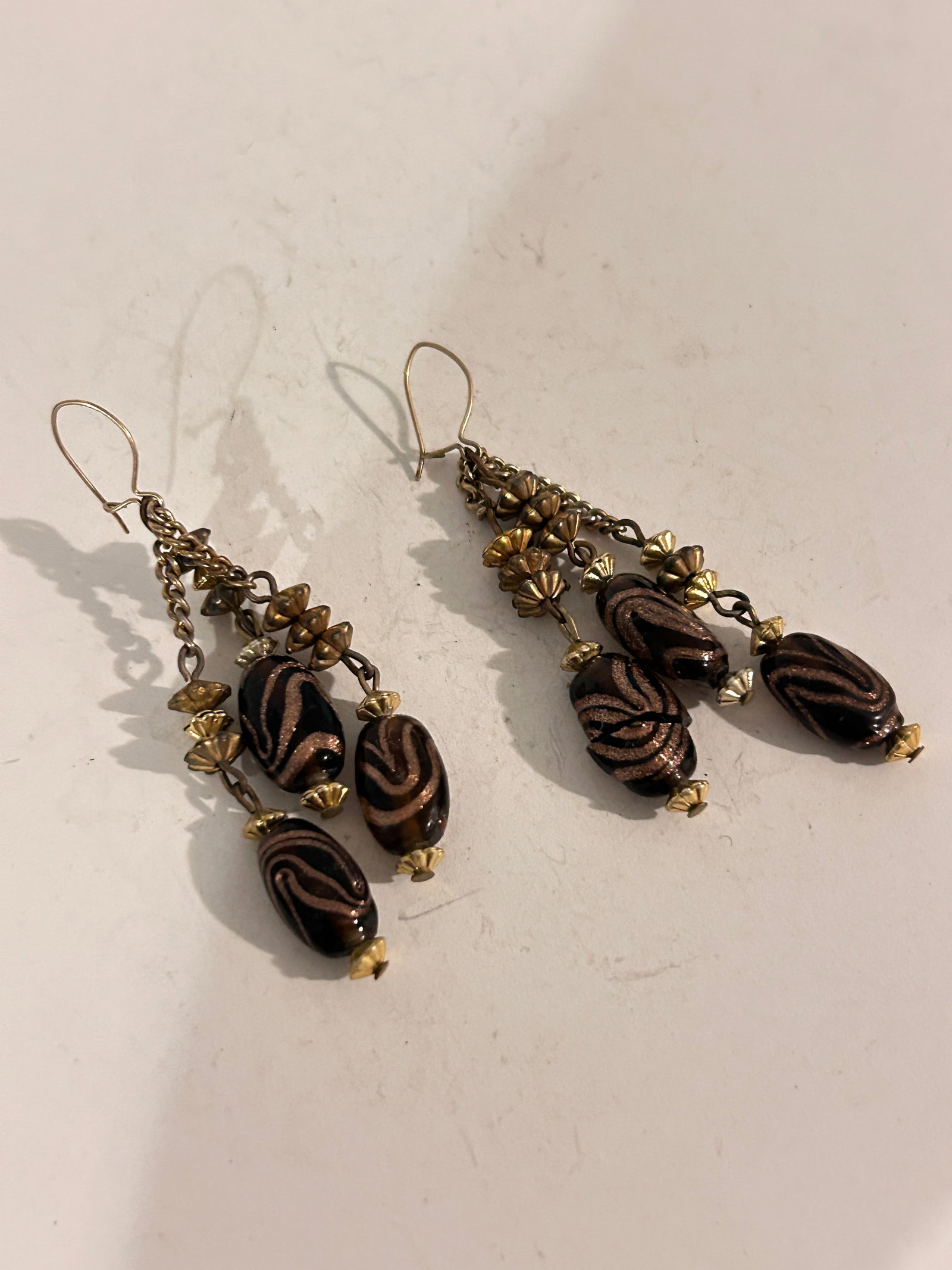 Vintage Murano Glass Earrings: Vintage Murano Glass Earrings Please view all photos as they are part of the description and condition of this Item, Feel free to contact me with questions or picture requests! Used Item AS IS
