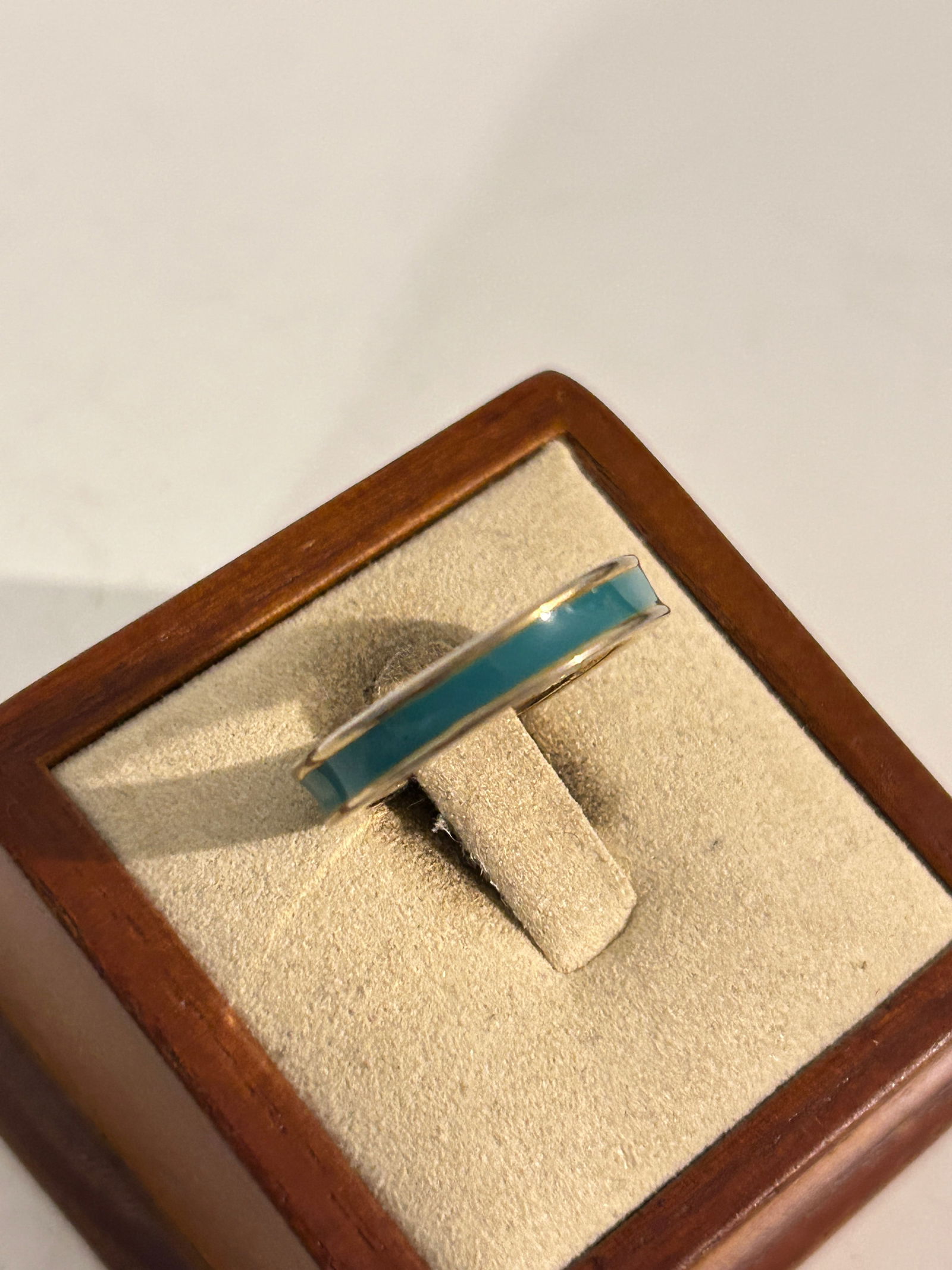 Vintage Gold tone Green Enamel Ring Sz 8 (1 of 4)