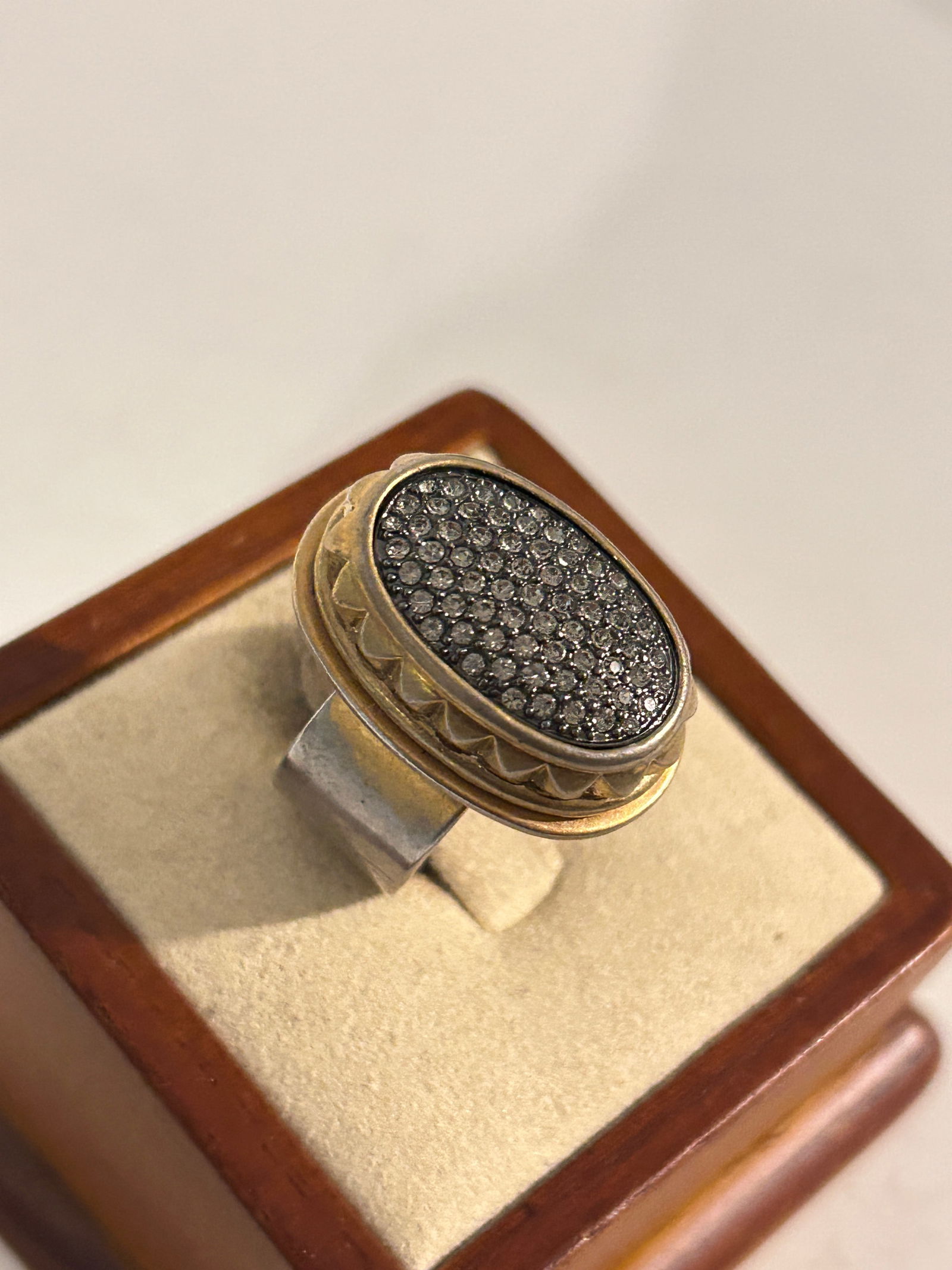 Juicy Couture Vintage Gold Tone Rhinestone Ring Sz 7 (1 of 5)