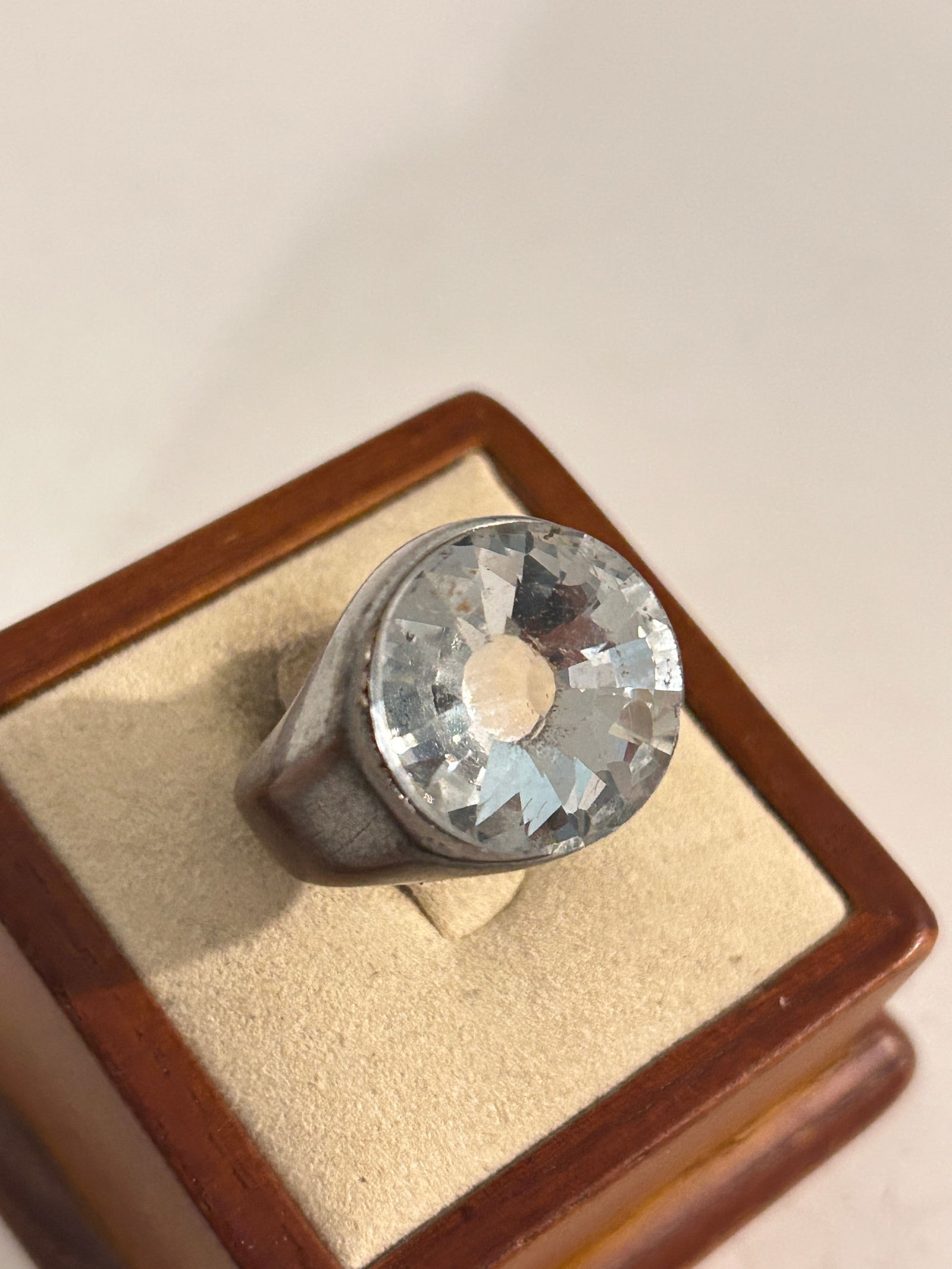 Vintage Rhinestone Ring Sz 8 has wear (1 of 5)