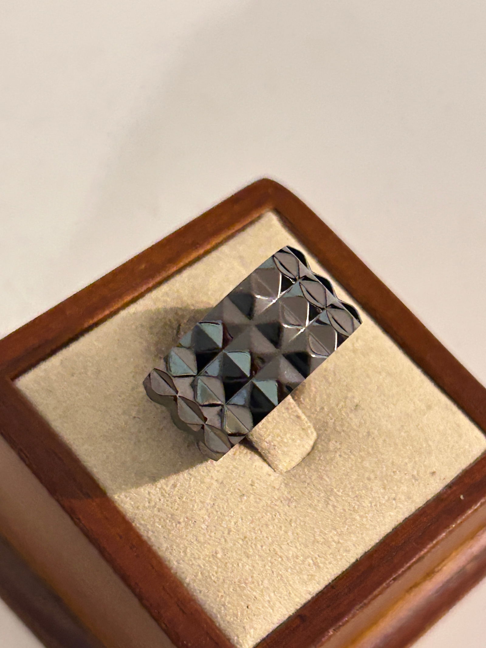 Vintage Invicta Steel Band Black Ring Sz 9: Vintage Invicta Steel Band Black Ring Sz 9 Please view all photos as they are part of the description and condition of this Item, Feel free to contact me with questions or picture requests! Used Item