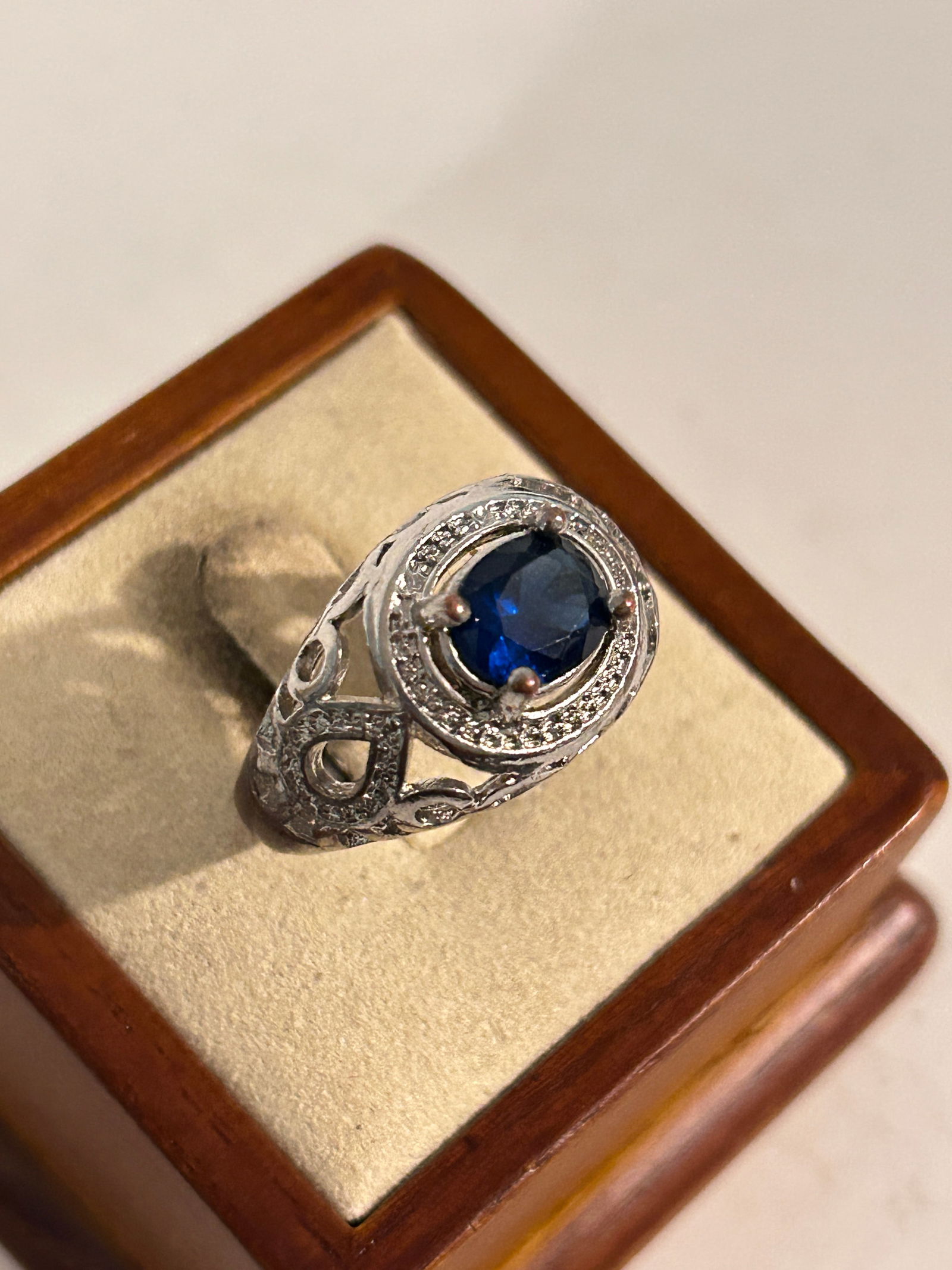 Vintage Rhinestone Ring Sz 9 (1 of 4)