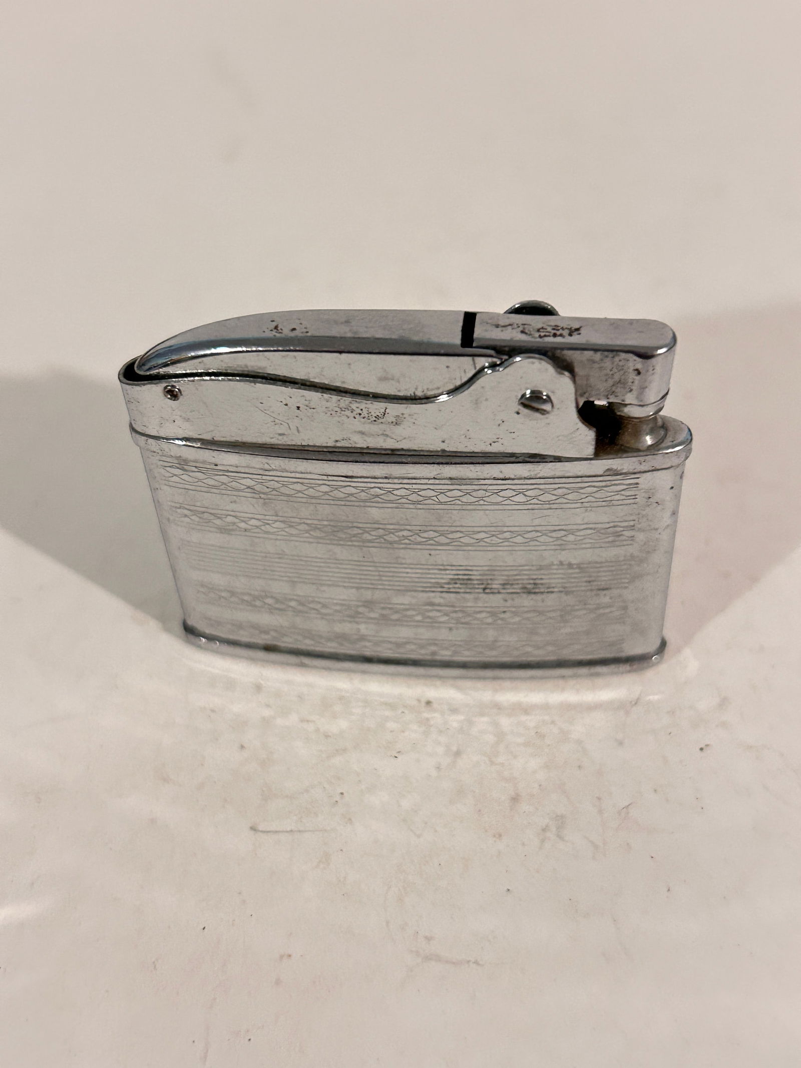 Vintage Modern Lighter Japan: Vintage Modern Lighter Japan Please view all photos as they are part of the description and condition of this Item, Feel free to contact me with questions or picture requests! Used Item AS IS