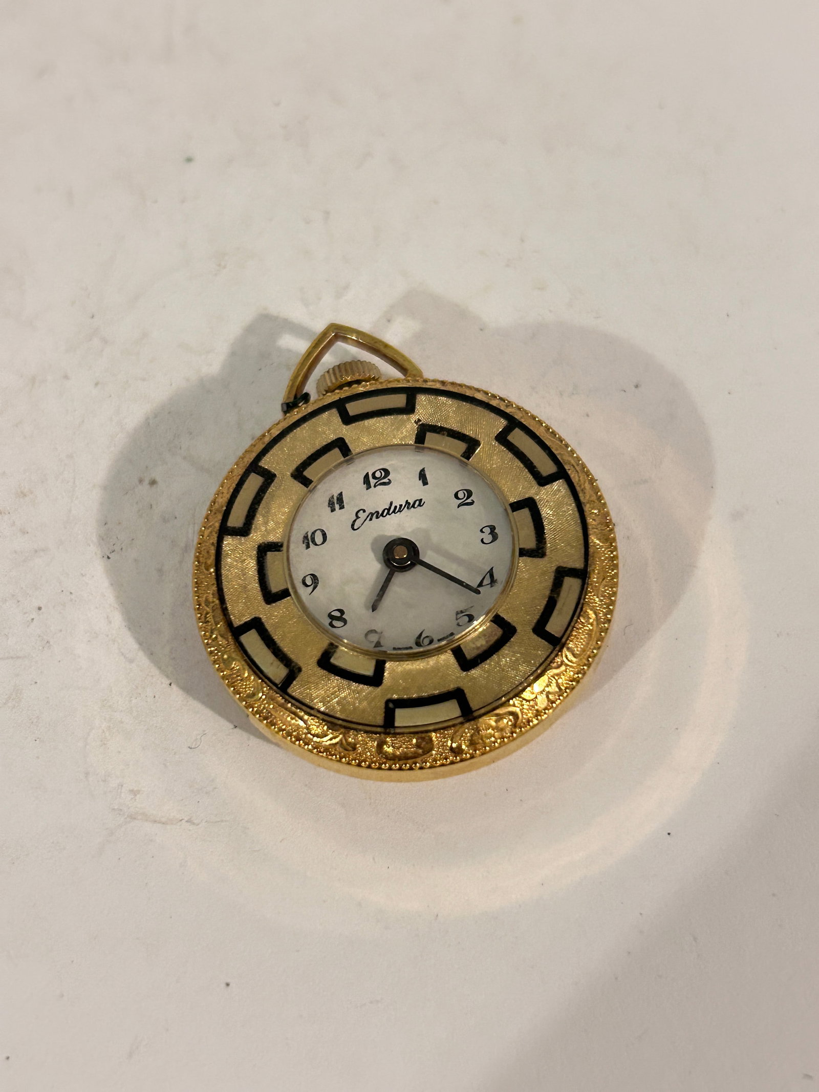 Vintage Endura Mech Working Watch Pendant: Vintage Endura Mech Working Watch Pendant Please view all photos as they are part of the description and condition of this Item, Feel free to contact me with questions or picture requests! Used Item A