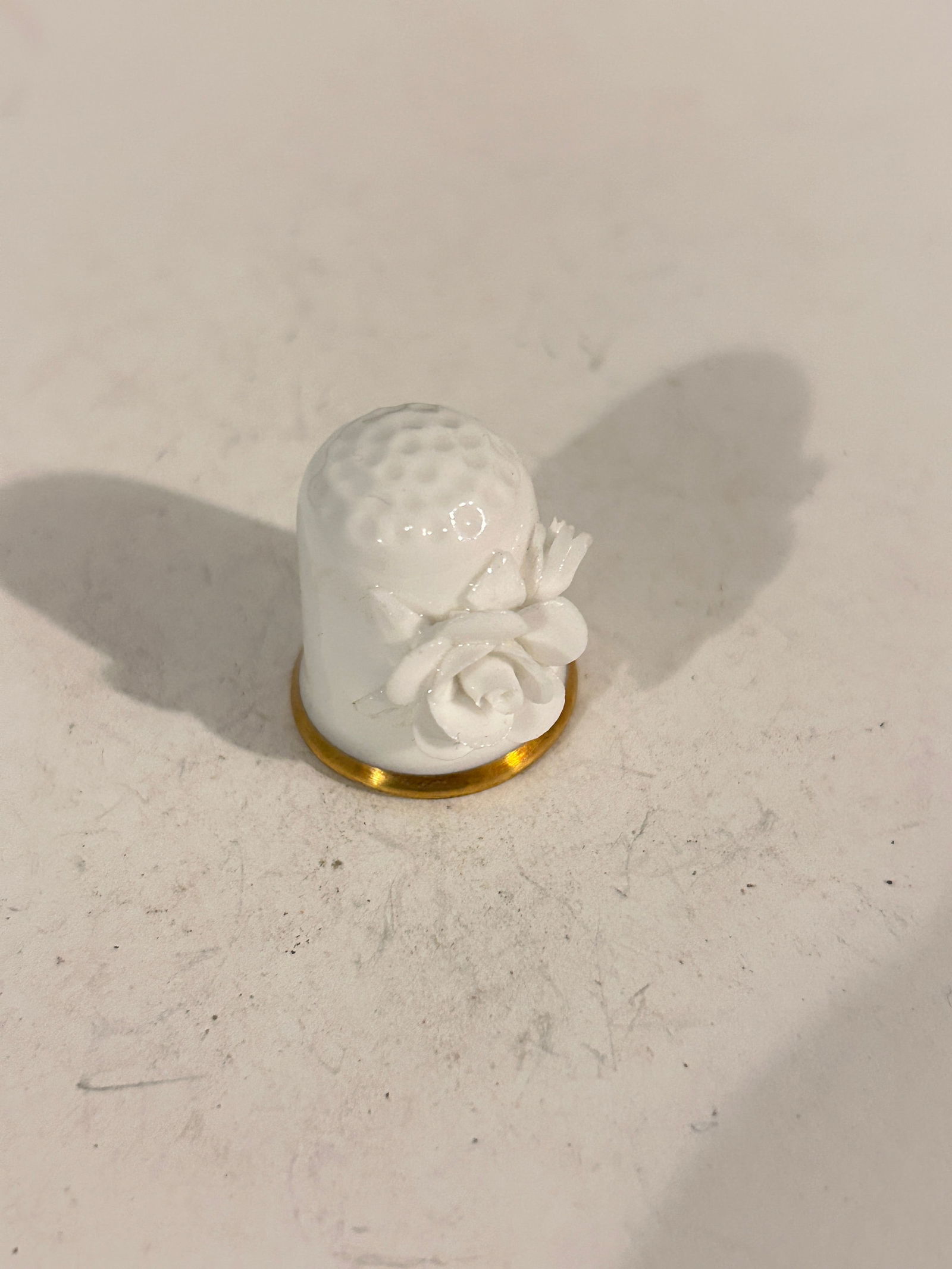 3d Fine Bone China The Rose Coalport Thimble: 3d Fine Bone China The Rose Coalport Thimble Please view all photos as they are part of the description and condition of this Item, Feel free to contact me with questions or picture requests! Used Ite
