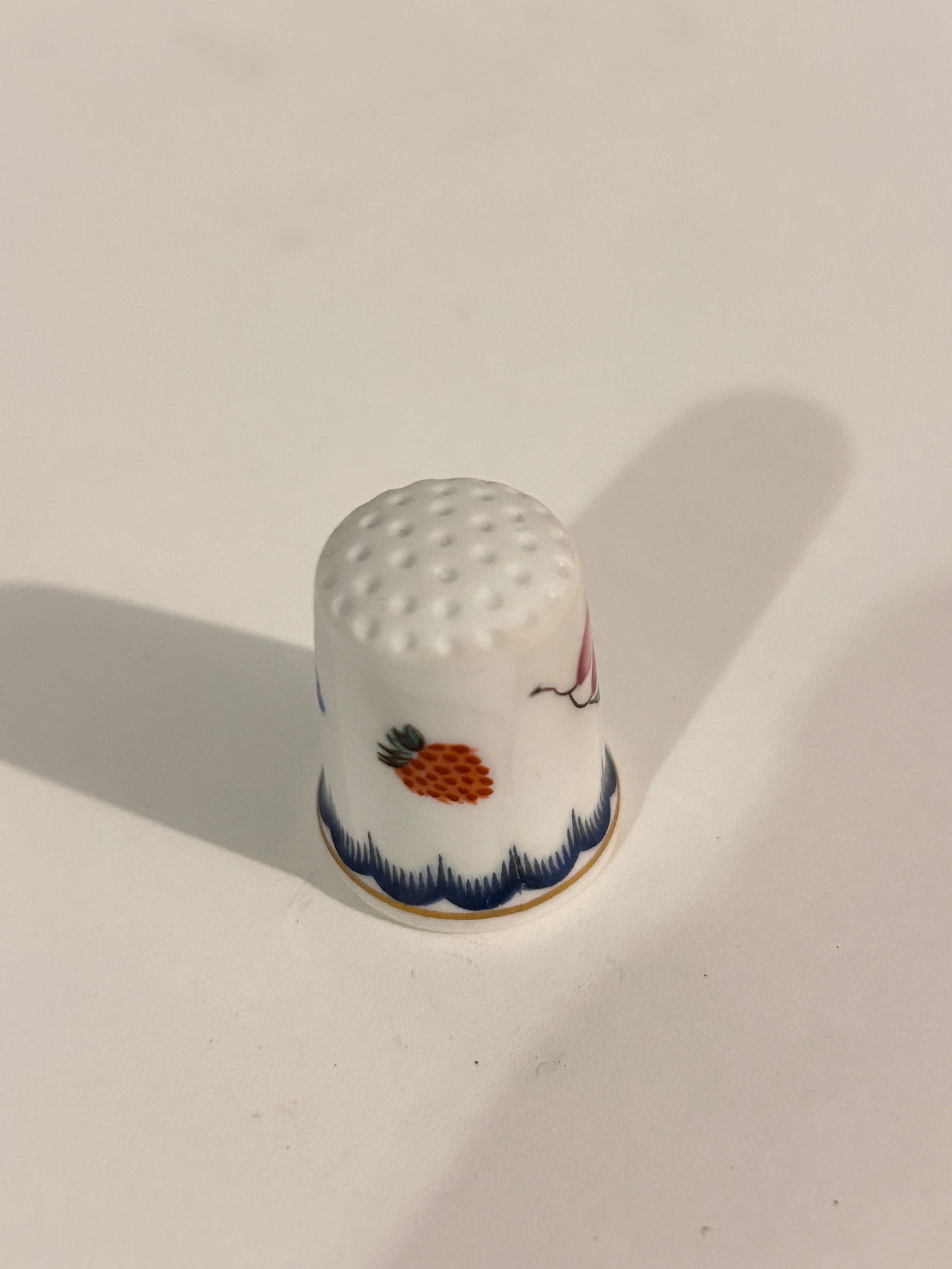 Vintage Cinori bone china Thimble: Vintage Cinori bone china Thimble Please view all photos as they are part of the description and condition of this Item, Feel free to contact me with questions or picture requests! Used Item AS IS