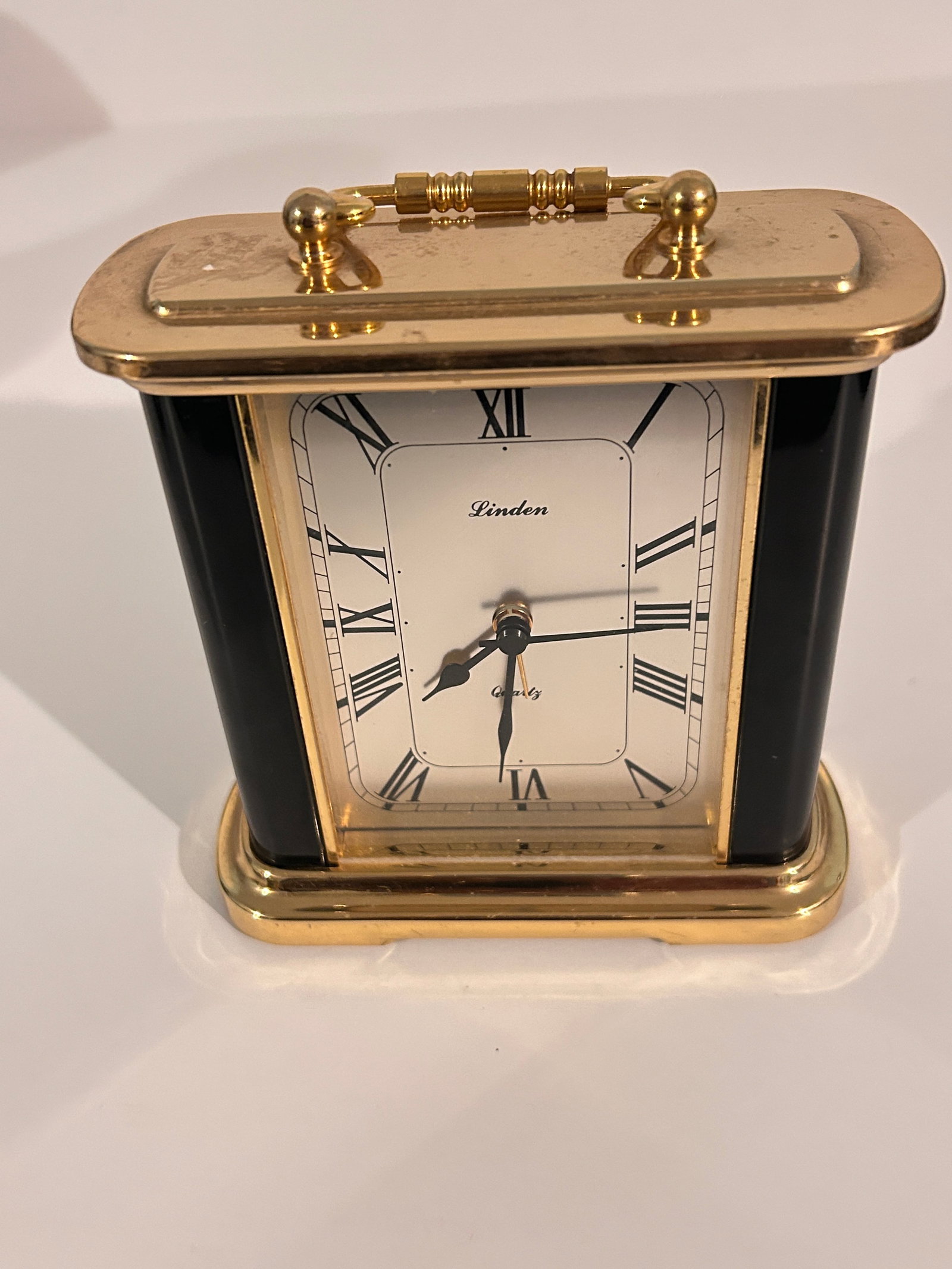 Vintage Quartz Linden Shelf Mantel Clock needs battery (1 of 4)