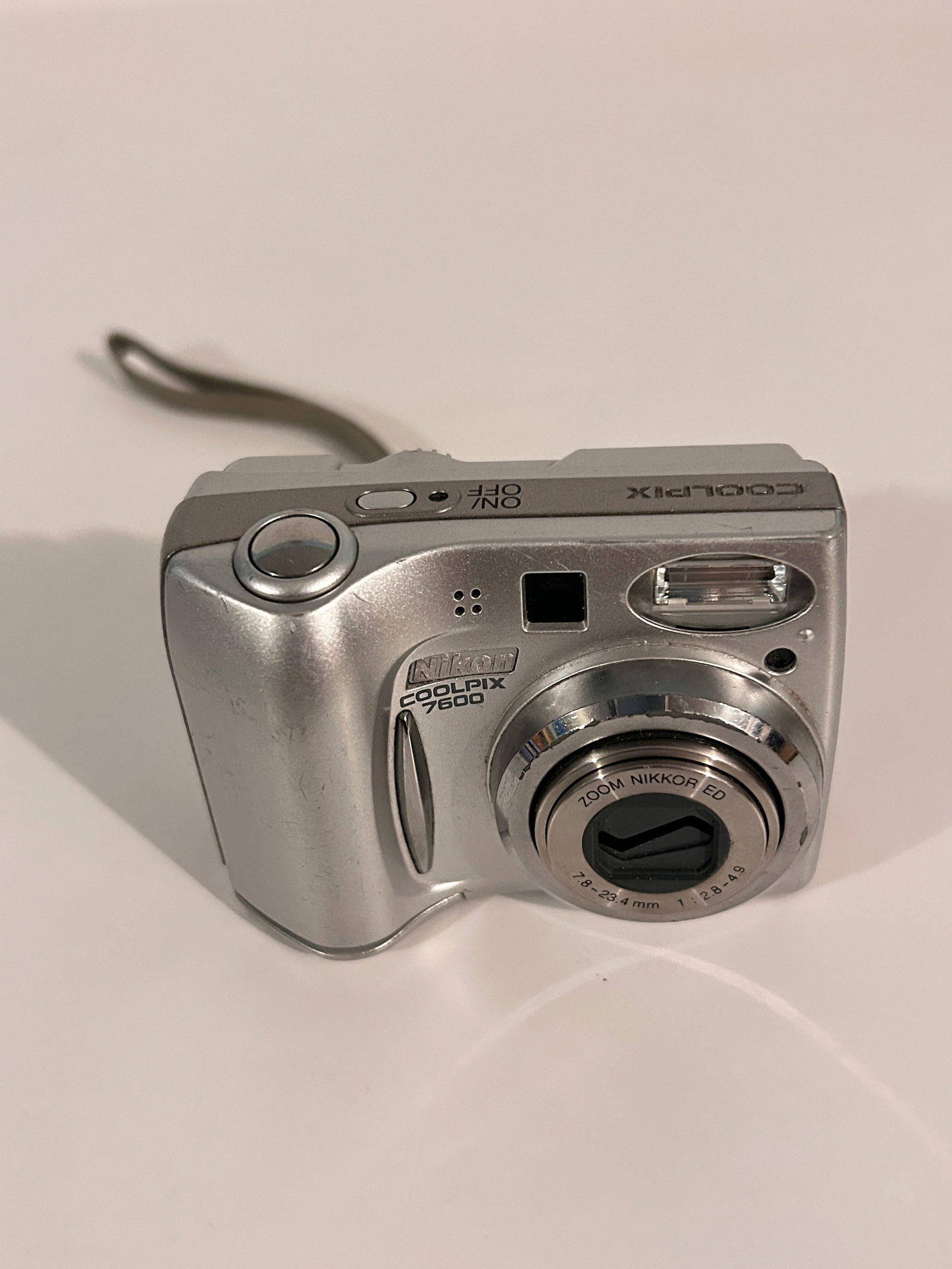 Nikon Coolpix 7600 Silver Digital Camera Tested working battery lid a little lose (1 of 4)