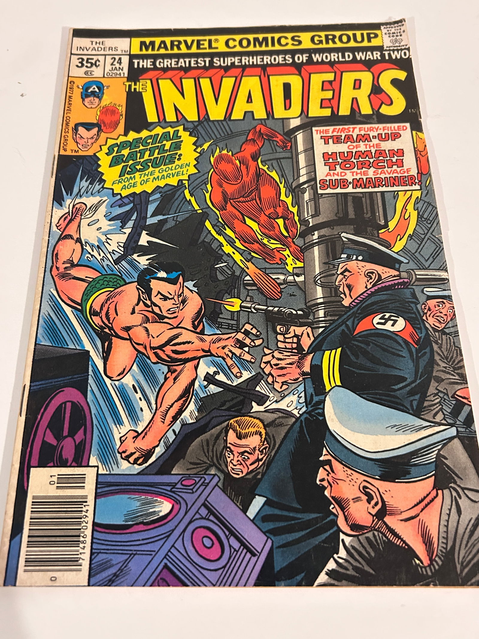 Vintage Comic Book The Invaders # 24 (1 of 2)