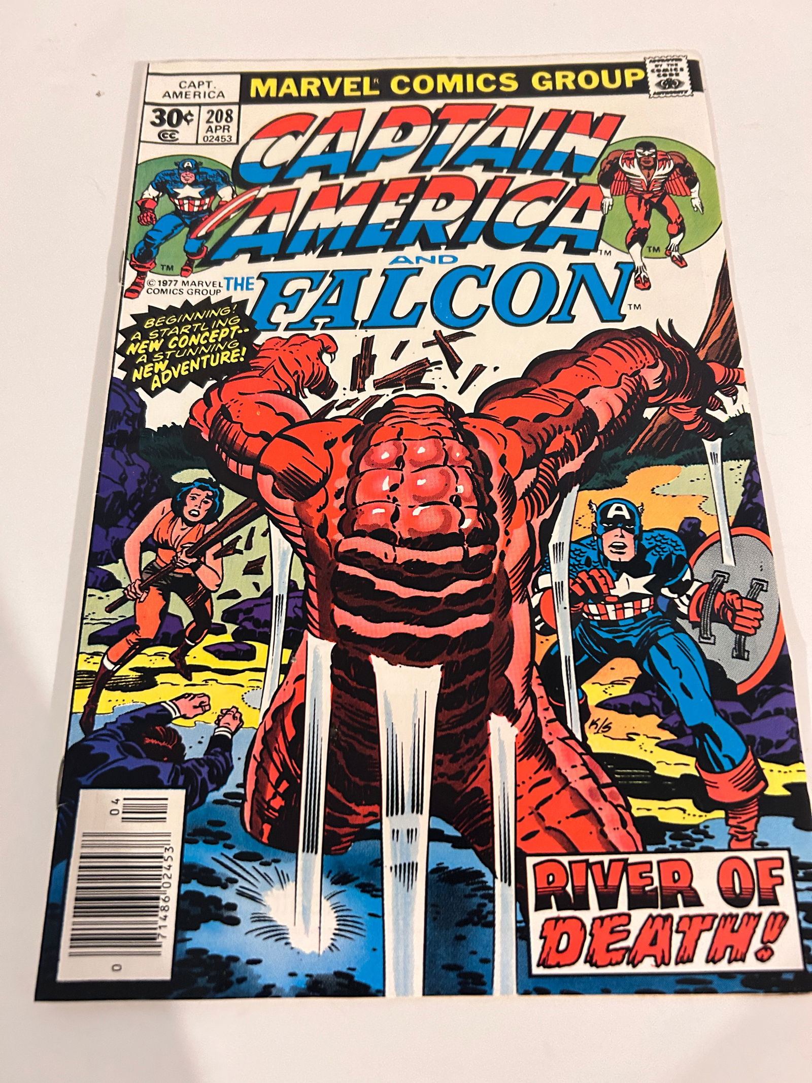 Vintage Comic Book Captain America & Falcon # 208 (1 of 2)